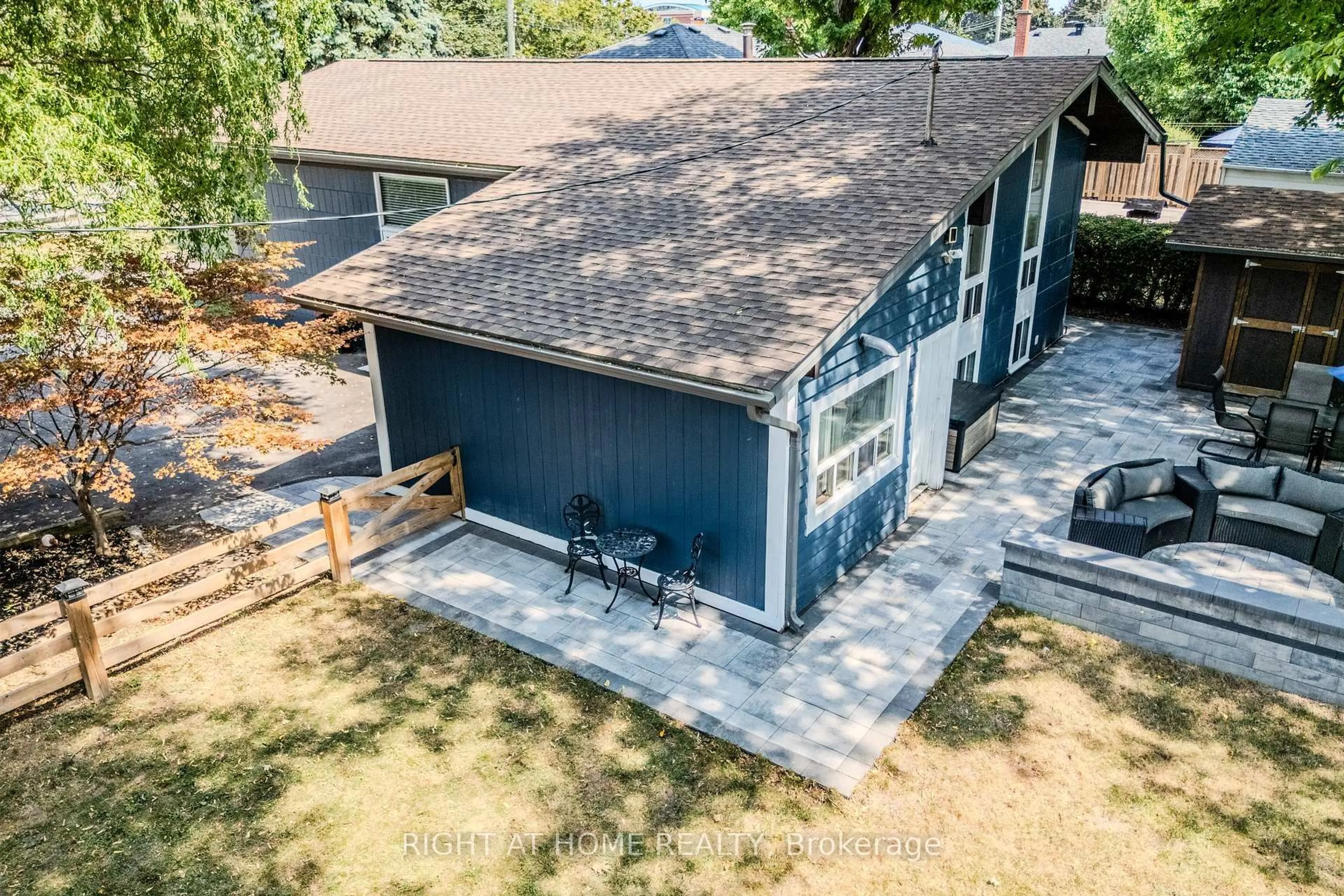 A pic from outside/outdoor area/front of a property/back of a property/a pic from drone, unknown for 2 Prince Charles Dr, Halton Hills Ontario L7G 3T7