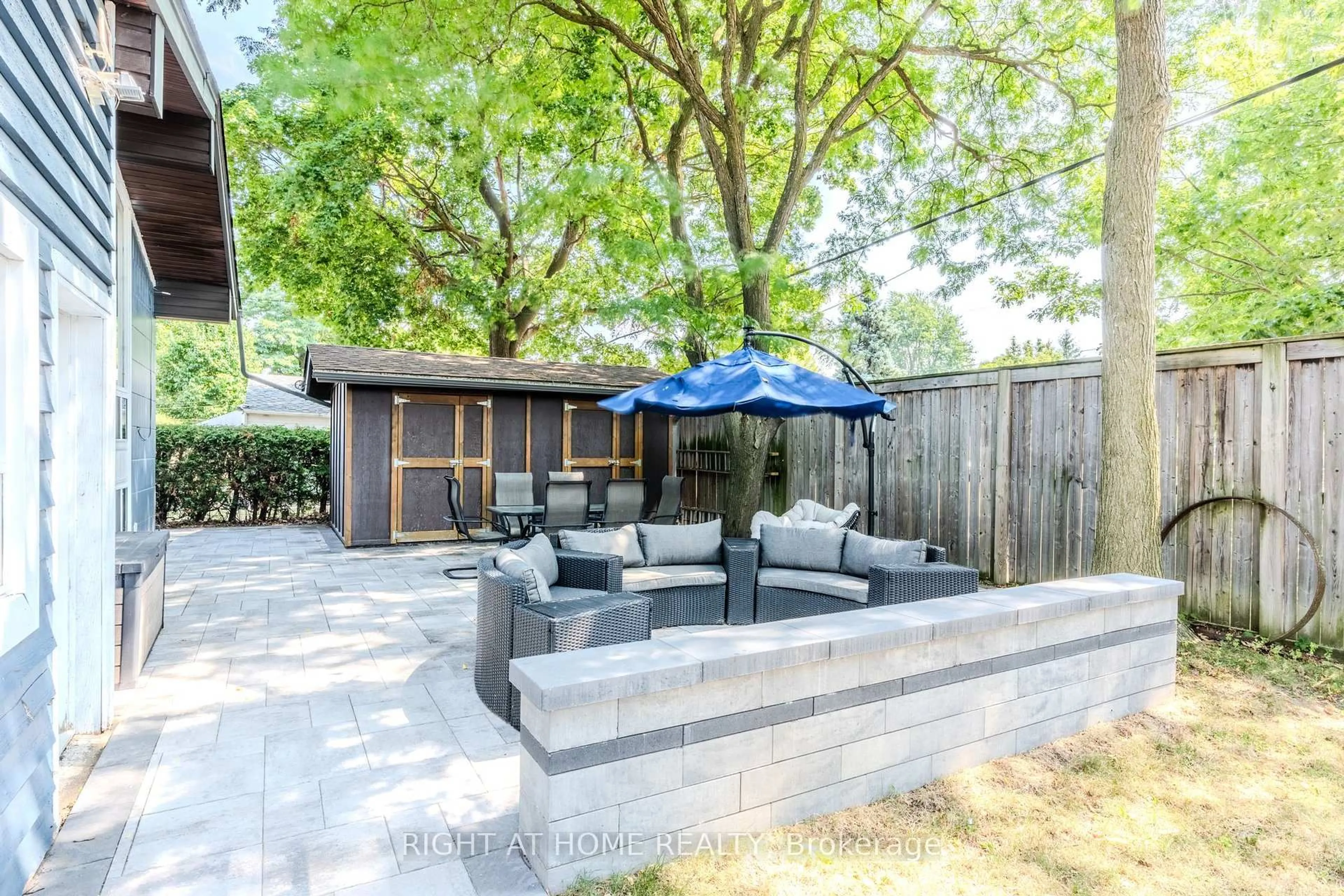 Patio, street for 2 Prince Charles Dr, Halton Hills Ontario L7G 3T7