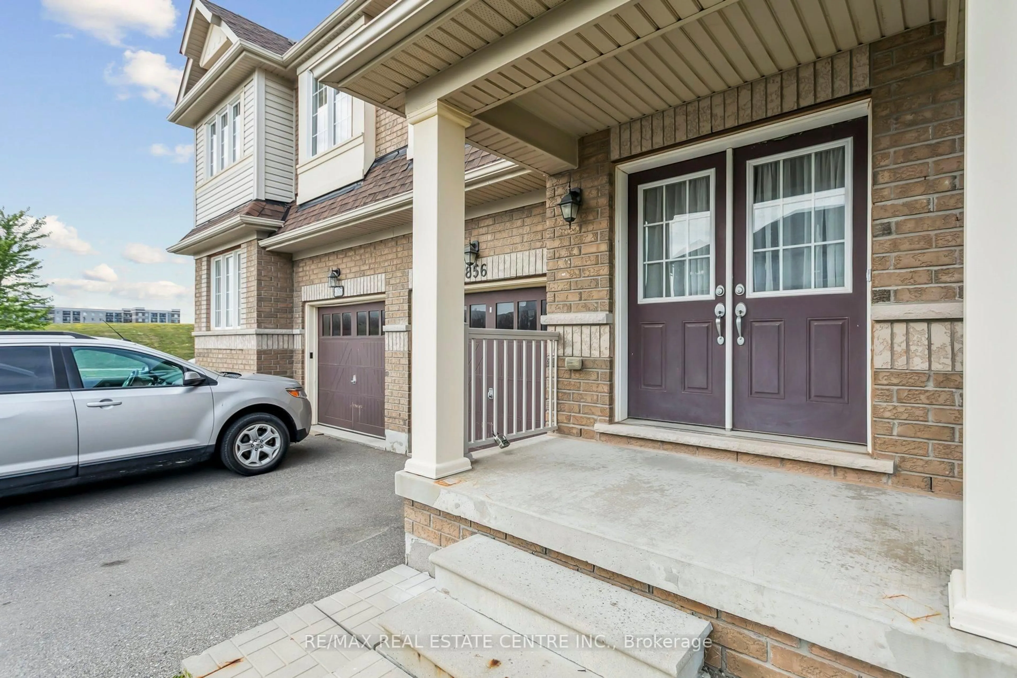 Indoor entryway for 856 Miltonbrook Cres, Milton Ontario L9T 8N4