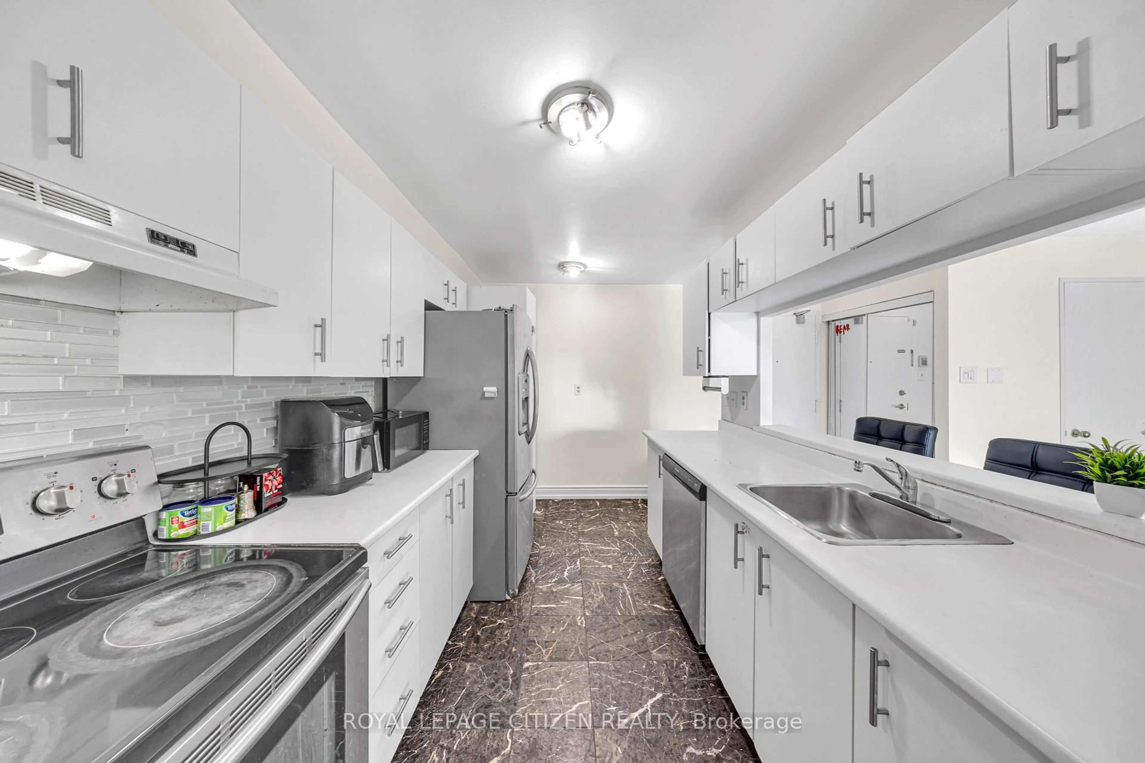 Standard kitchen, unknown for 4205 Shipp Dr #301, Mississauga Ontario L4Z 2Y9