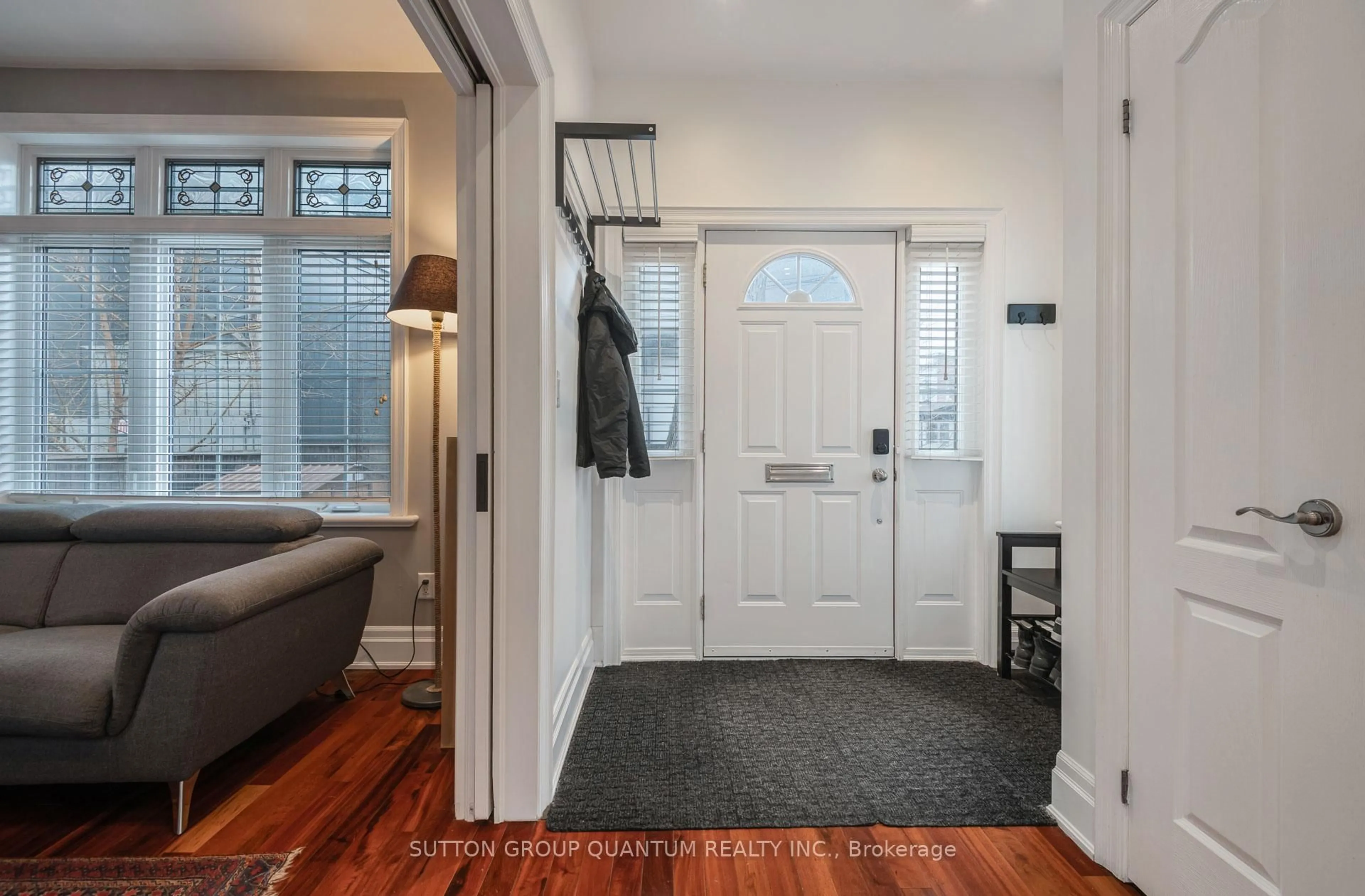 Indoor entryway for 26 Brad St, Toronto Ontario M6P 1N1