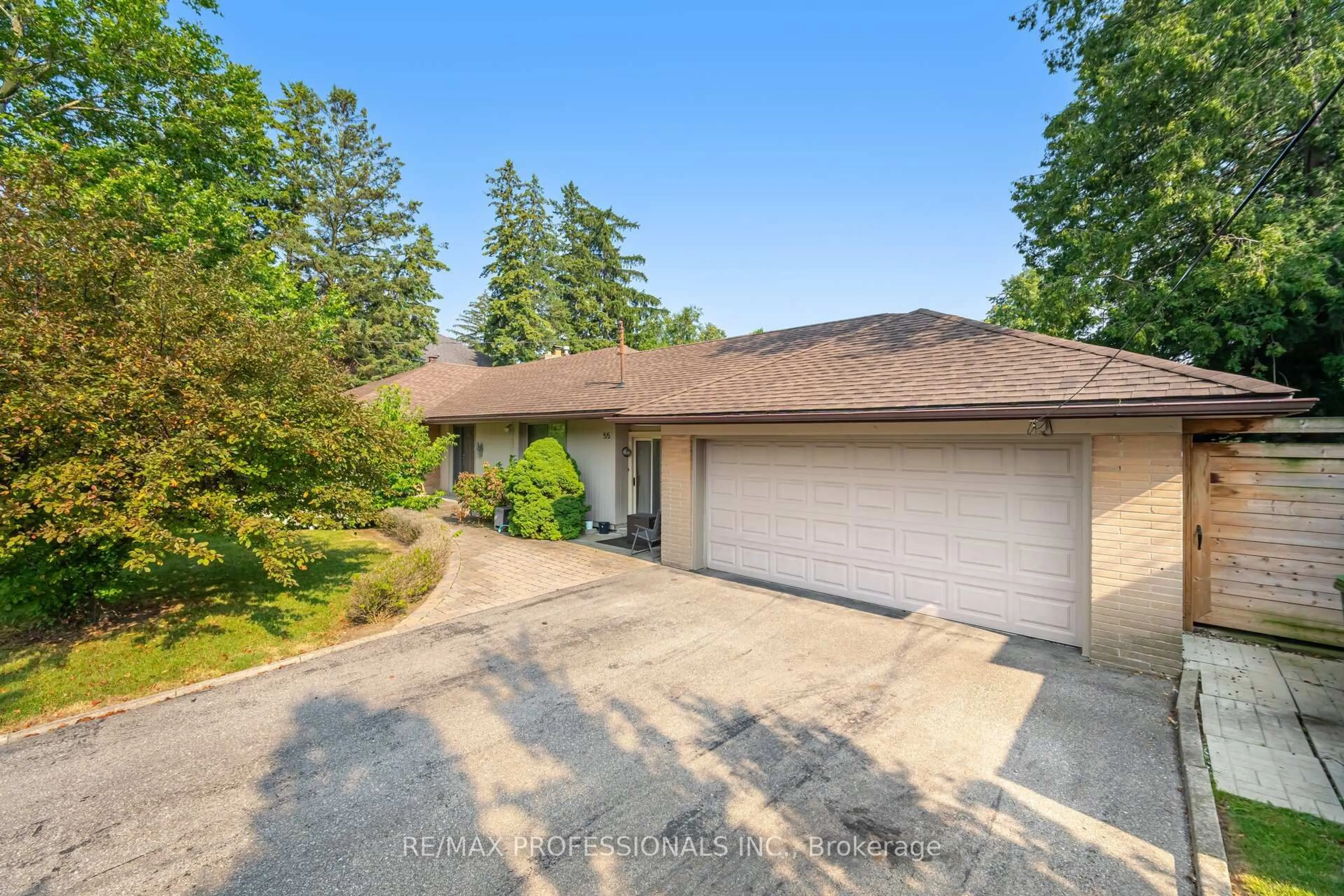 A pic from outside/outdoor area/front of a property/back of a property/a pic from drone, unknown for 55 Bywood Dr, Toronto Ontario M9A 1M1