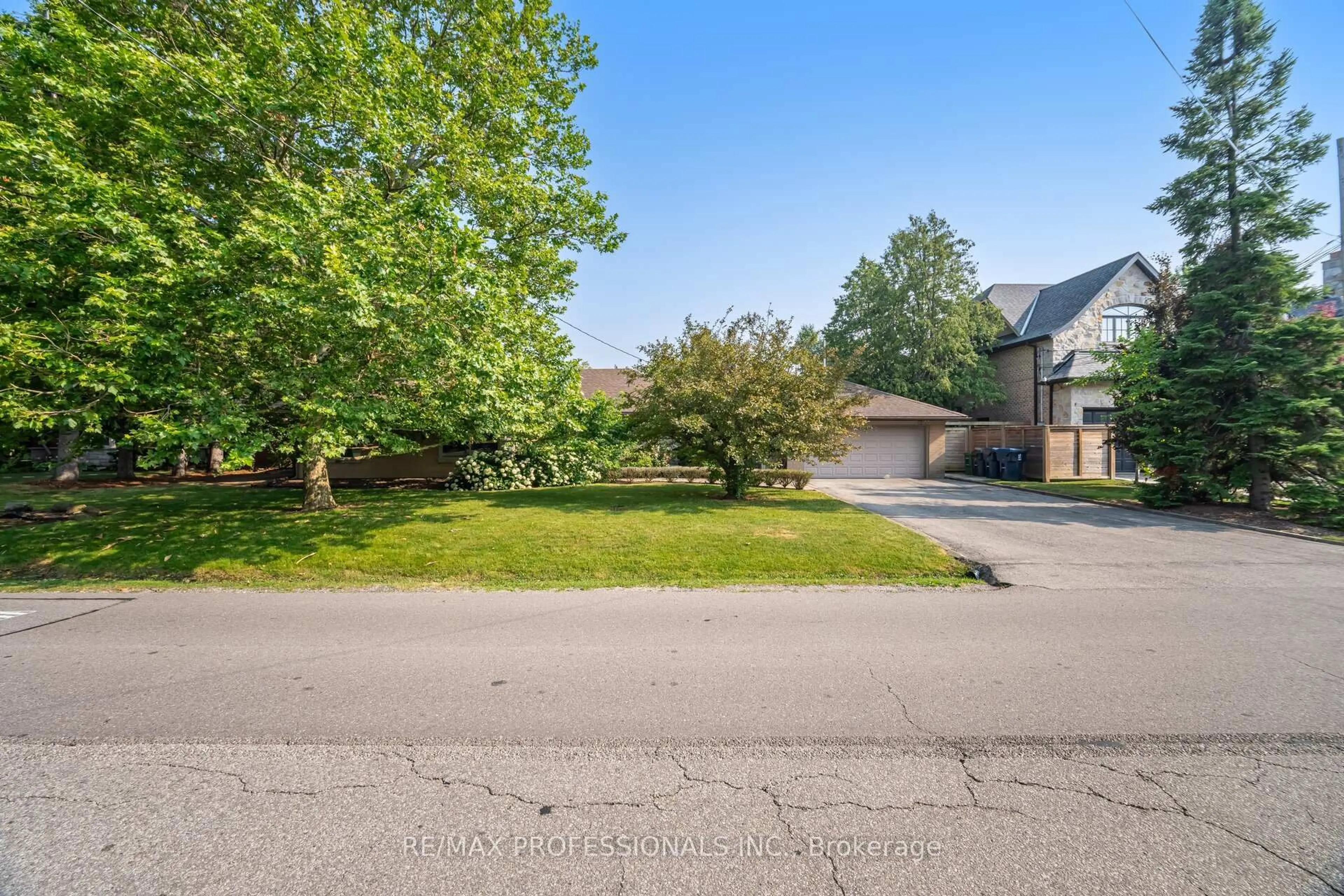 A pic from outside/outdoor area/front of a property/back of a property/a pic from drone, street for 55 Bywood Dr, Toronto Ontario M9A 1M1