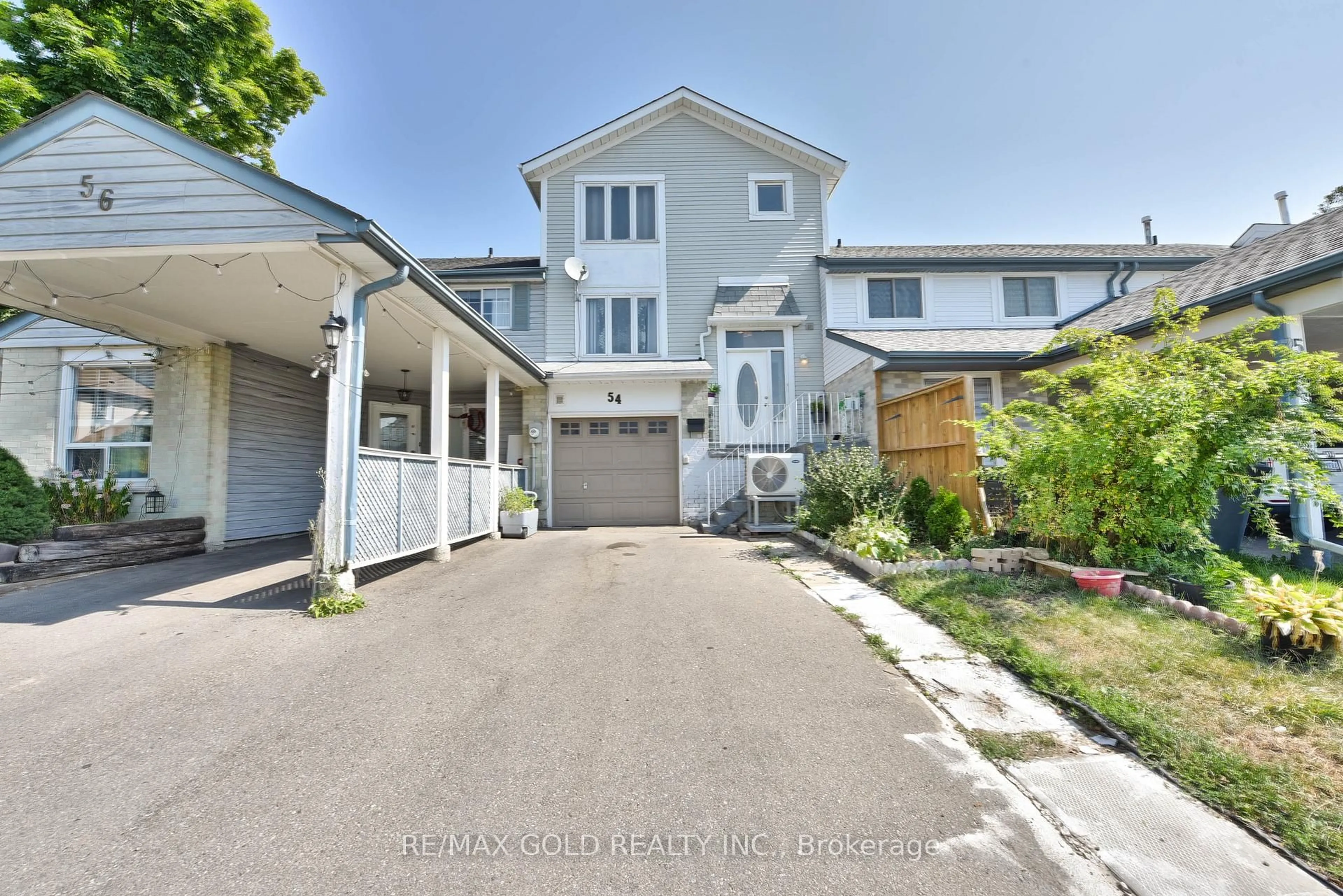 A pic from outside/outdoor area/front of a property/back of a property/a pic from drone, street for 54 Nottawasaga Cres, Brampton Ontario L6Z 1B9