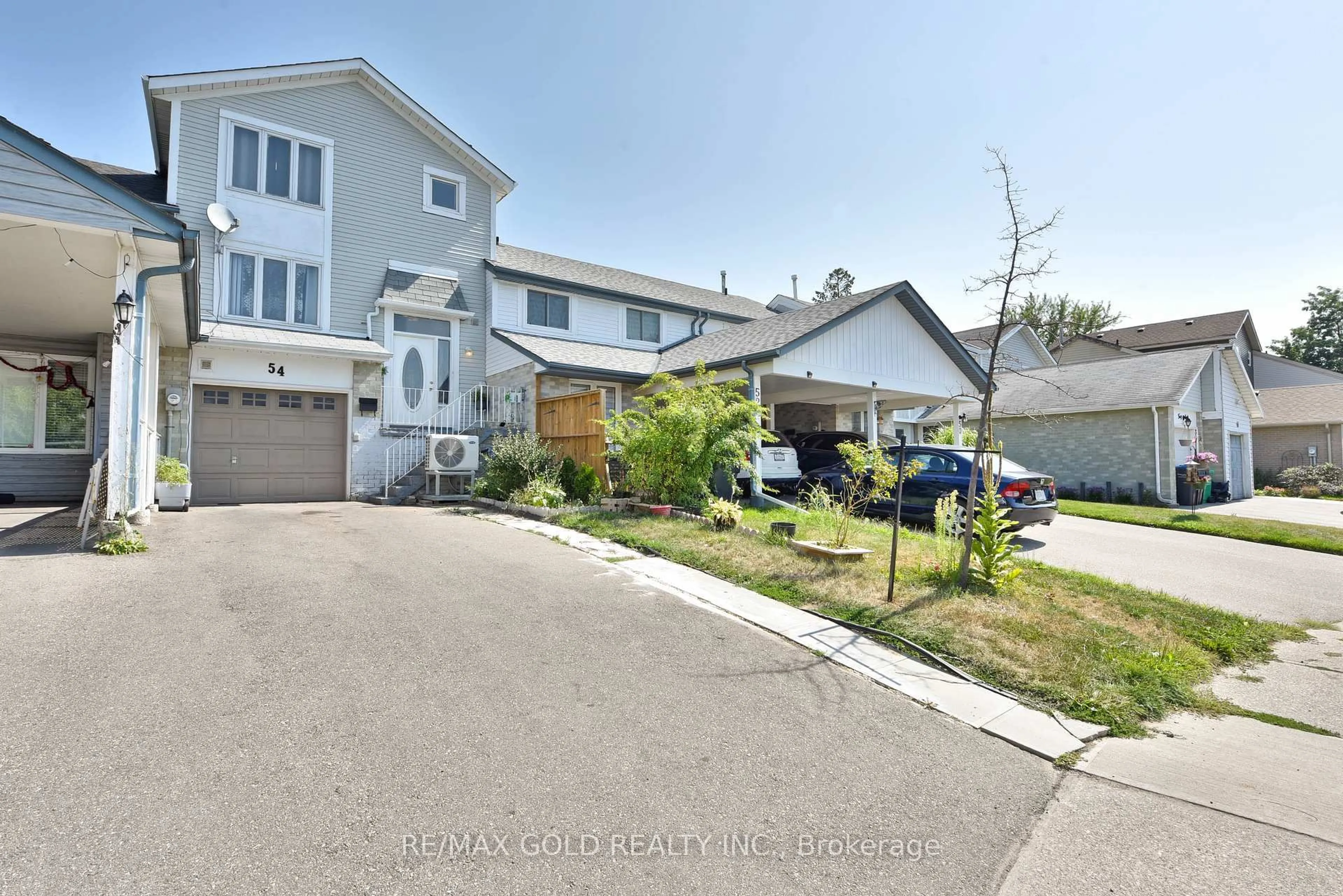 A pic from outside/outdoor area/front of a property/back of a property/a pic from drone, street for 54 Nottawasaga Cres, Brampton Ontario L6Z 1B9