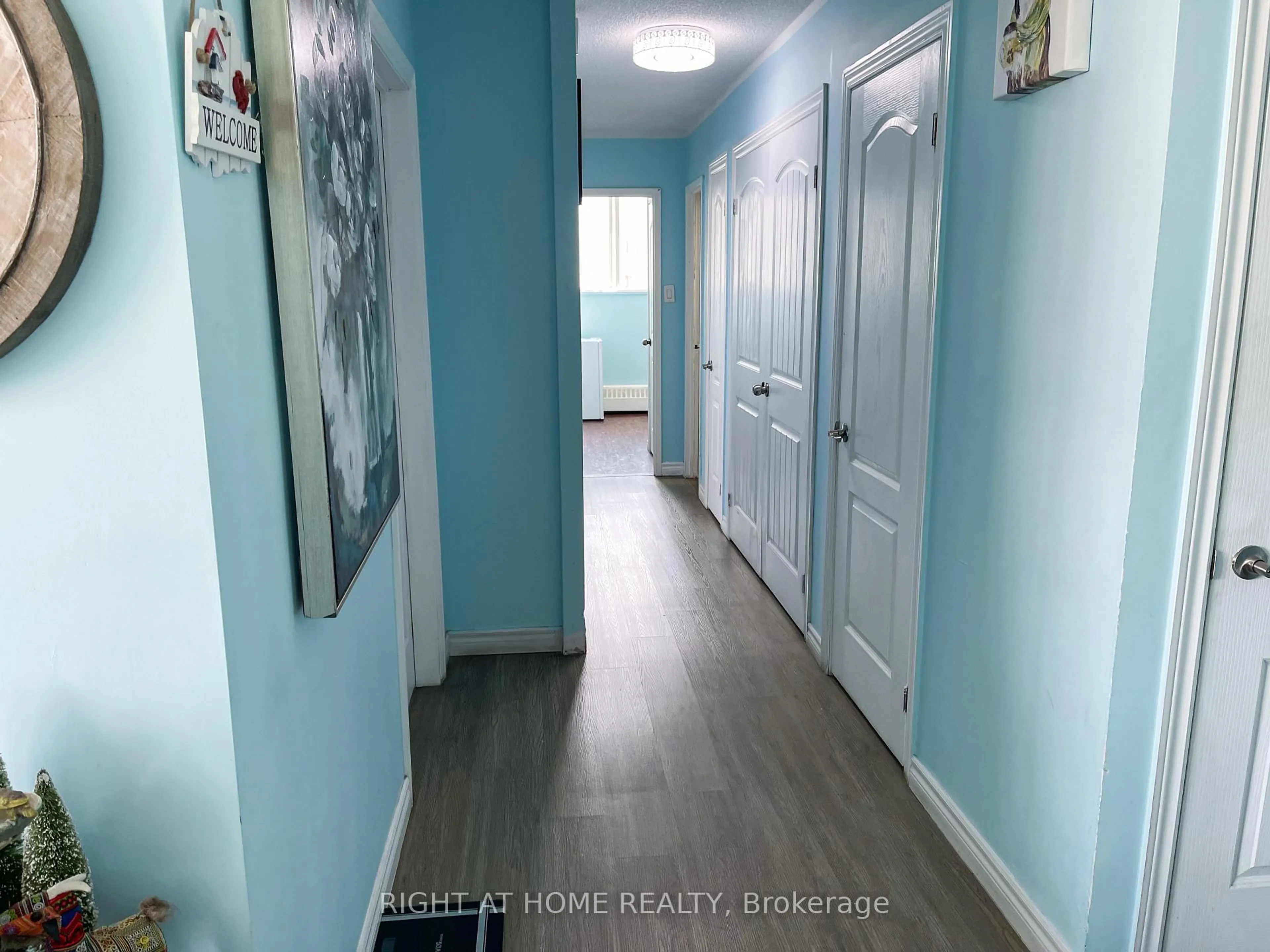 Indoor entryway for 50 Lotherton Ptwy #814, Toronto Ontario M6B 2G8
