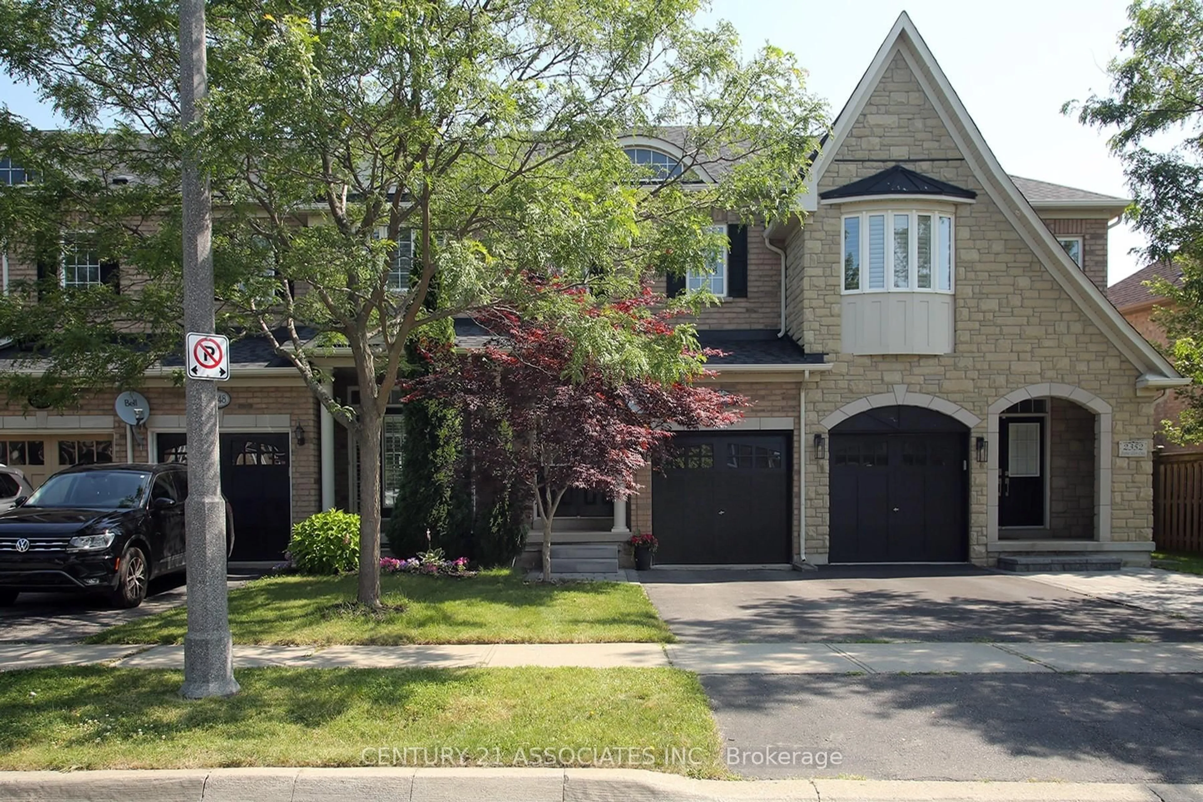 Home with brick exterior material, street for 2350 Stone Glen Cres, Oakville Ontario L6M 0C7