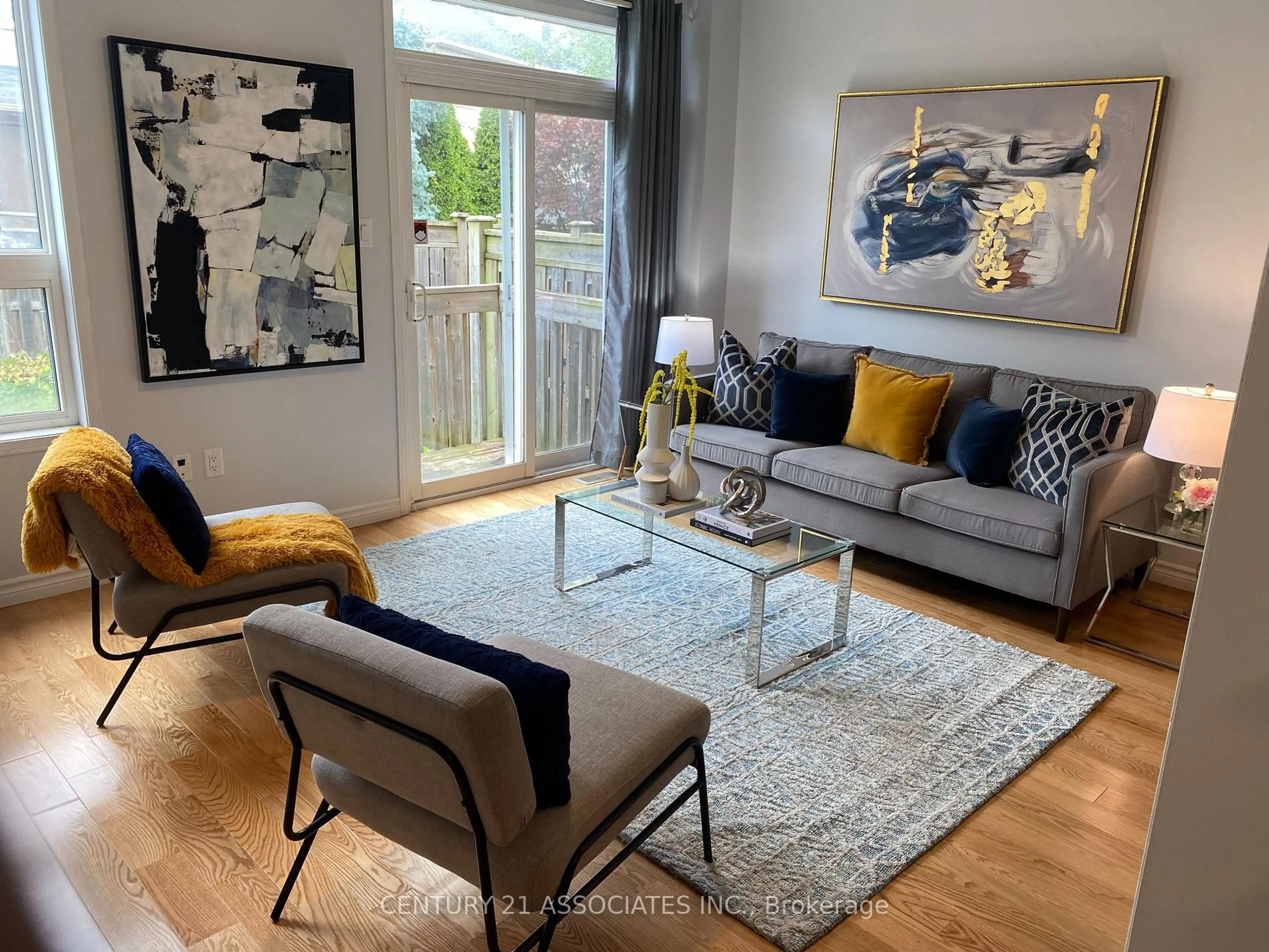 Living room with furniture, unknown for 2350 Stone Glen Cres, Oakville Ontario L6M 0C7