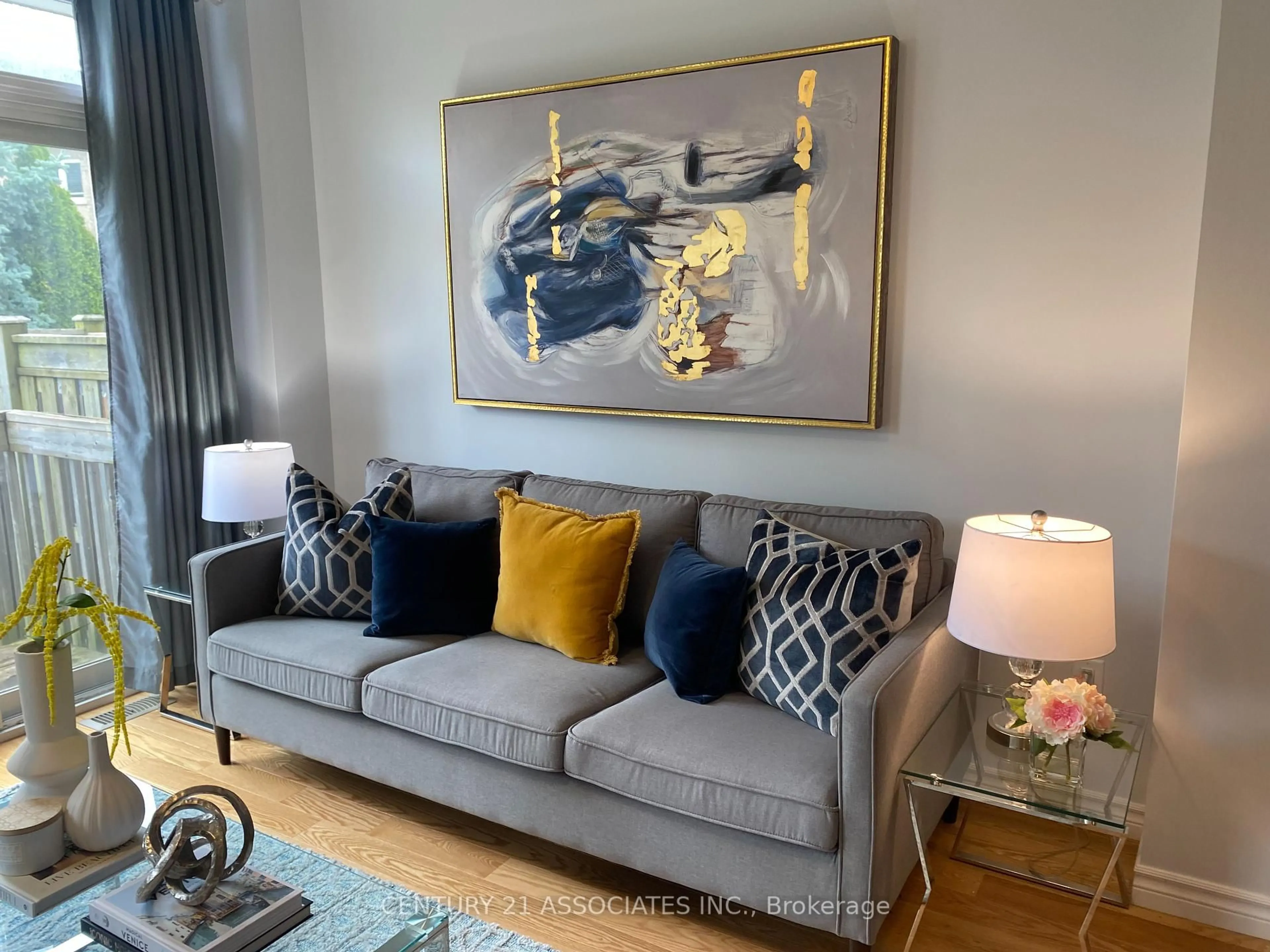 Living room with furniture, unknown for 2350 Stone Glen Cres, Oakville Ontario L6M 0C7