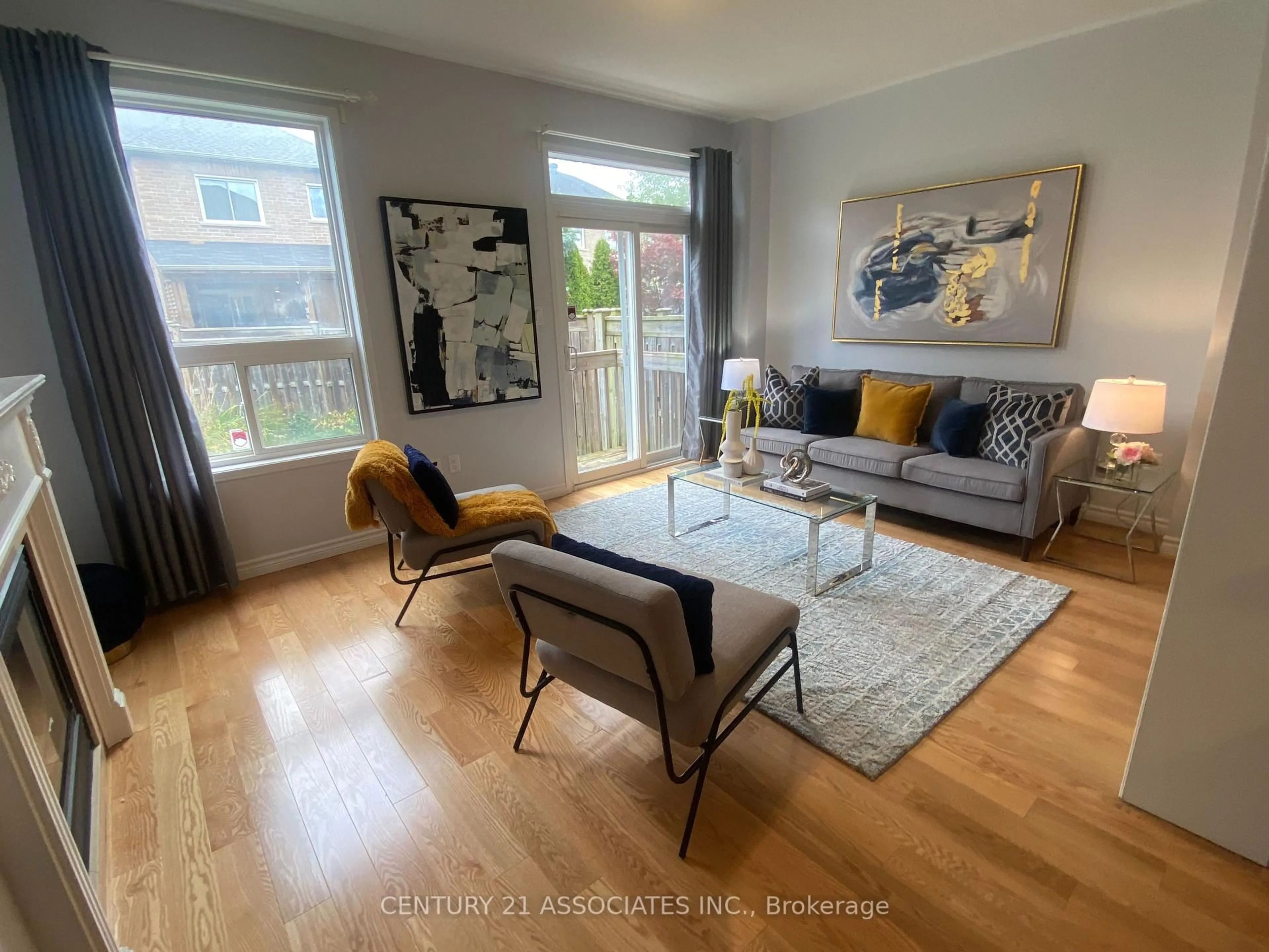 Living room with furniture, unknown for 2350 Stone Glen Cres, Oakville Ontario L6M 0C7