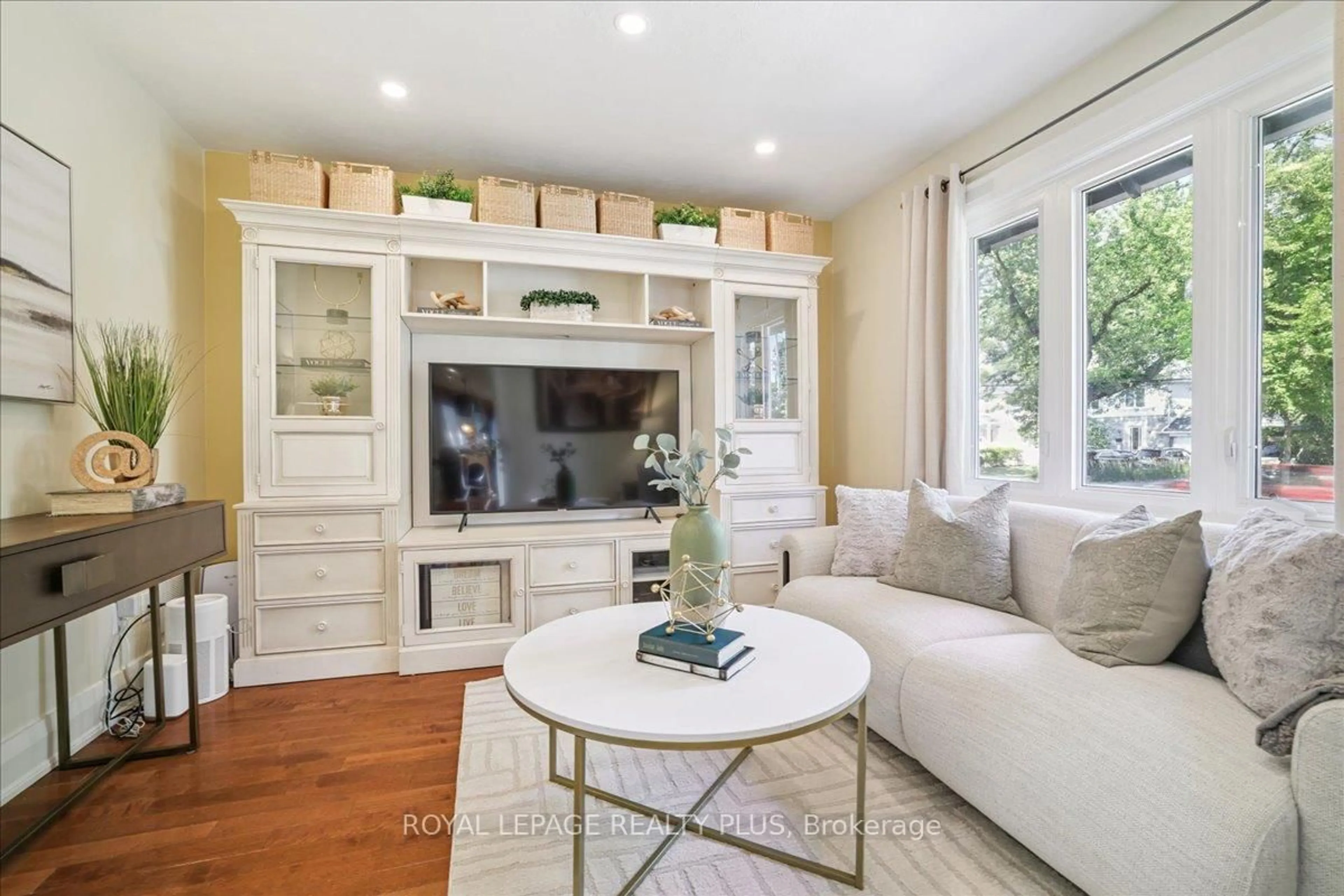 Living room with furniture, unknown for 1048 Royal York Rd, Toronto Ontario M8X 2G7