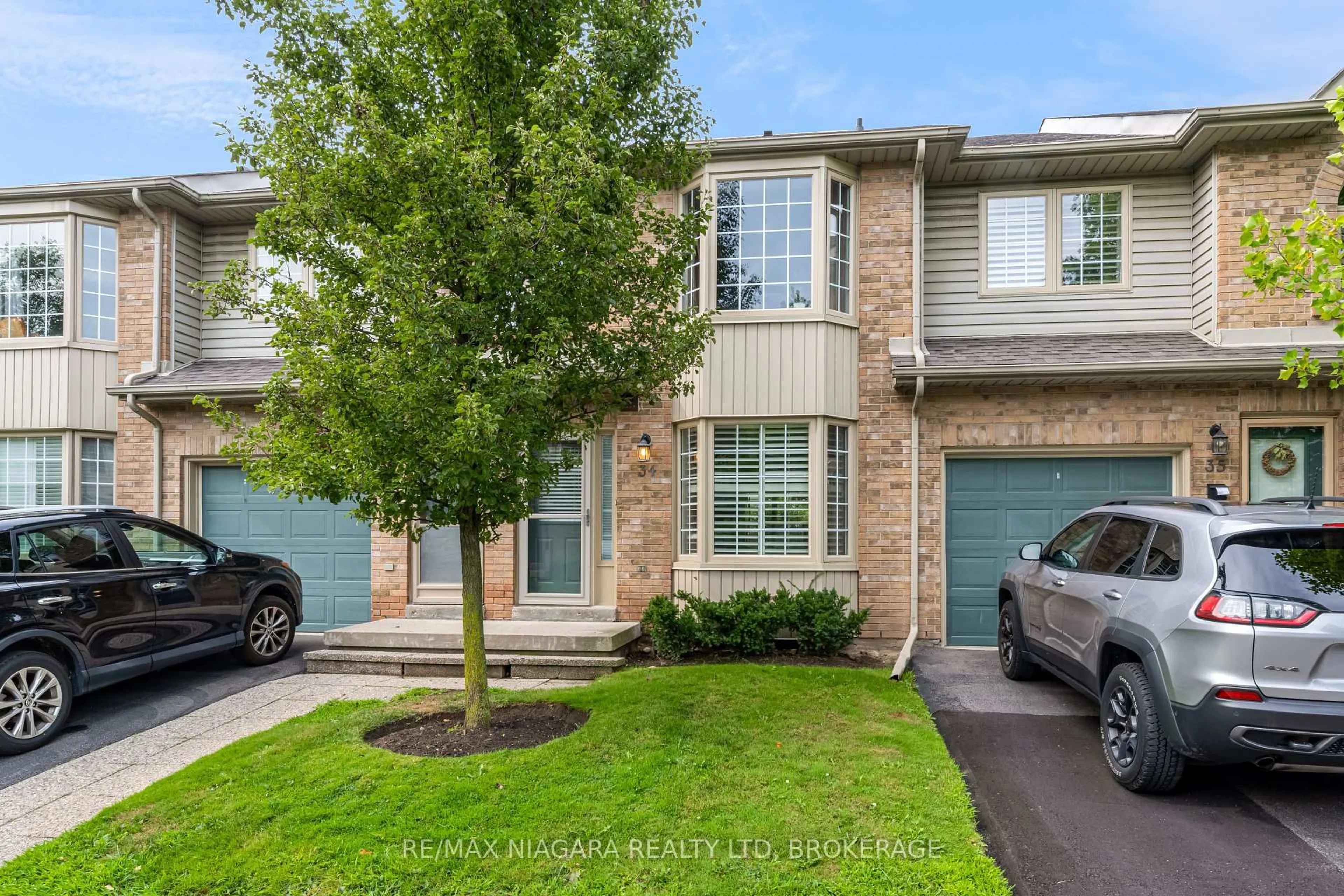 A pic from outside/outdoor area/front of a property/back of a property/a pic from drone, street for 3333 New St #34, Burlington Ontario L7N 1N1