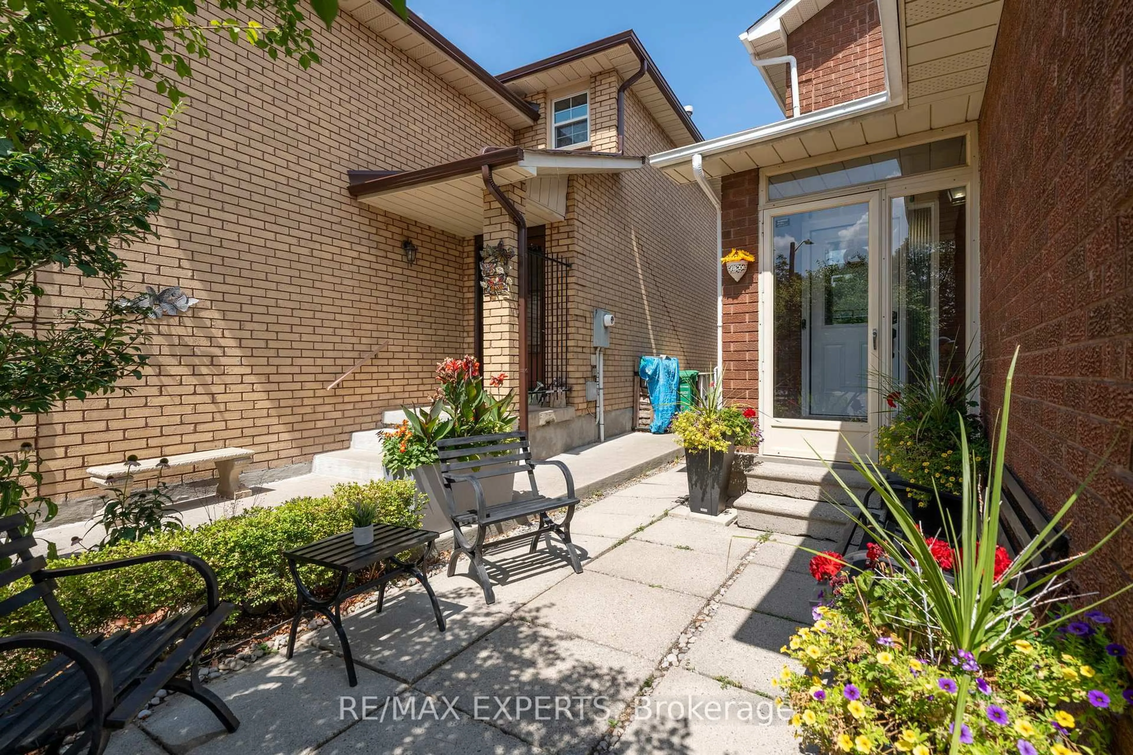 Home with brick exterior material, street for 26 Langholm Crt, Brampton Ontario L6Z 2Y1