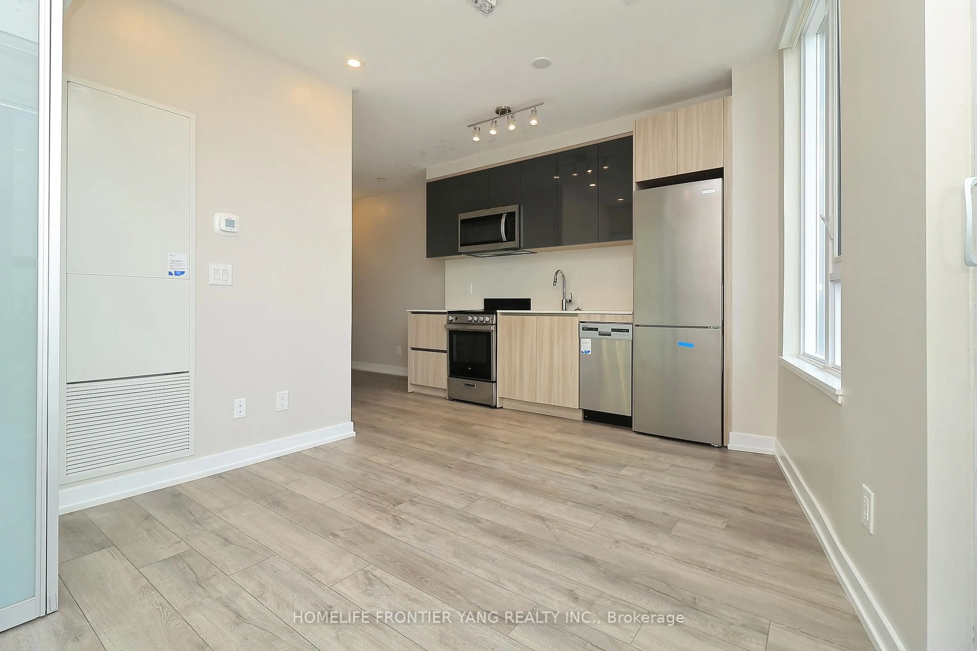 Unknown for 3100 Keele St #702, Toronto Ontario M3M 2H4