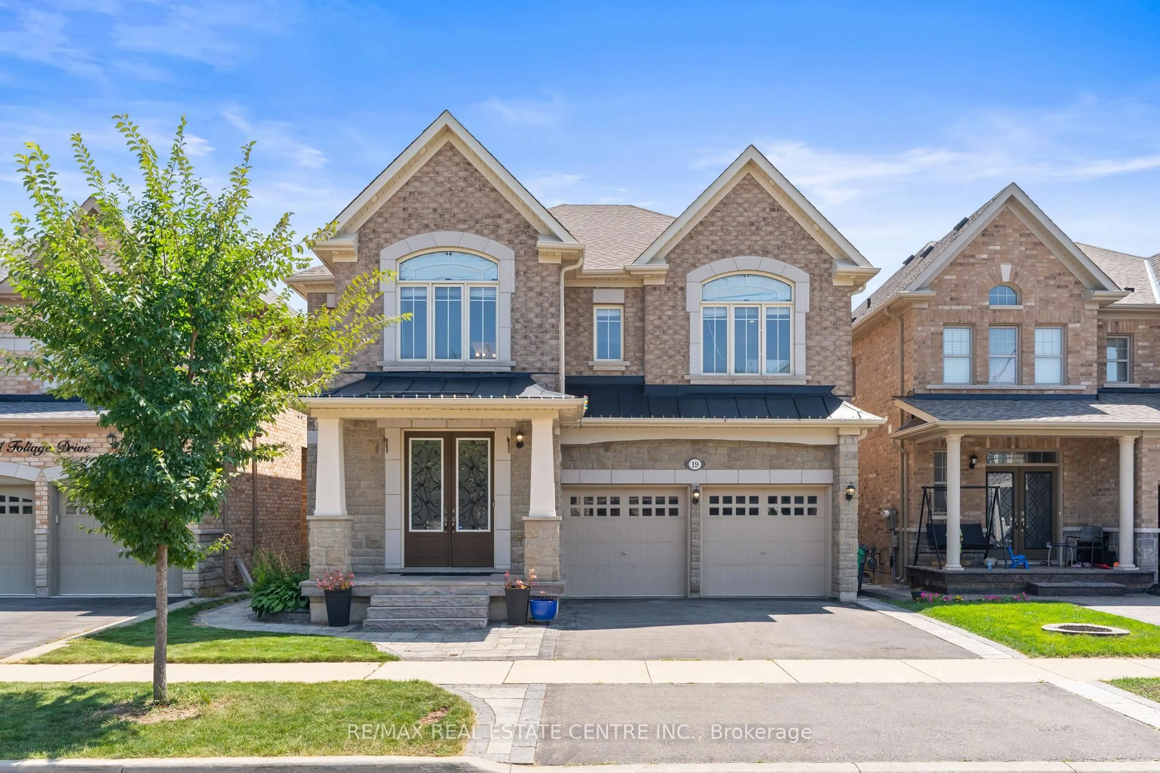 Home with brick exterior material, street for 19 Foliage Dr, Brampton Ontario L7A 4M7