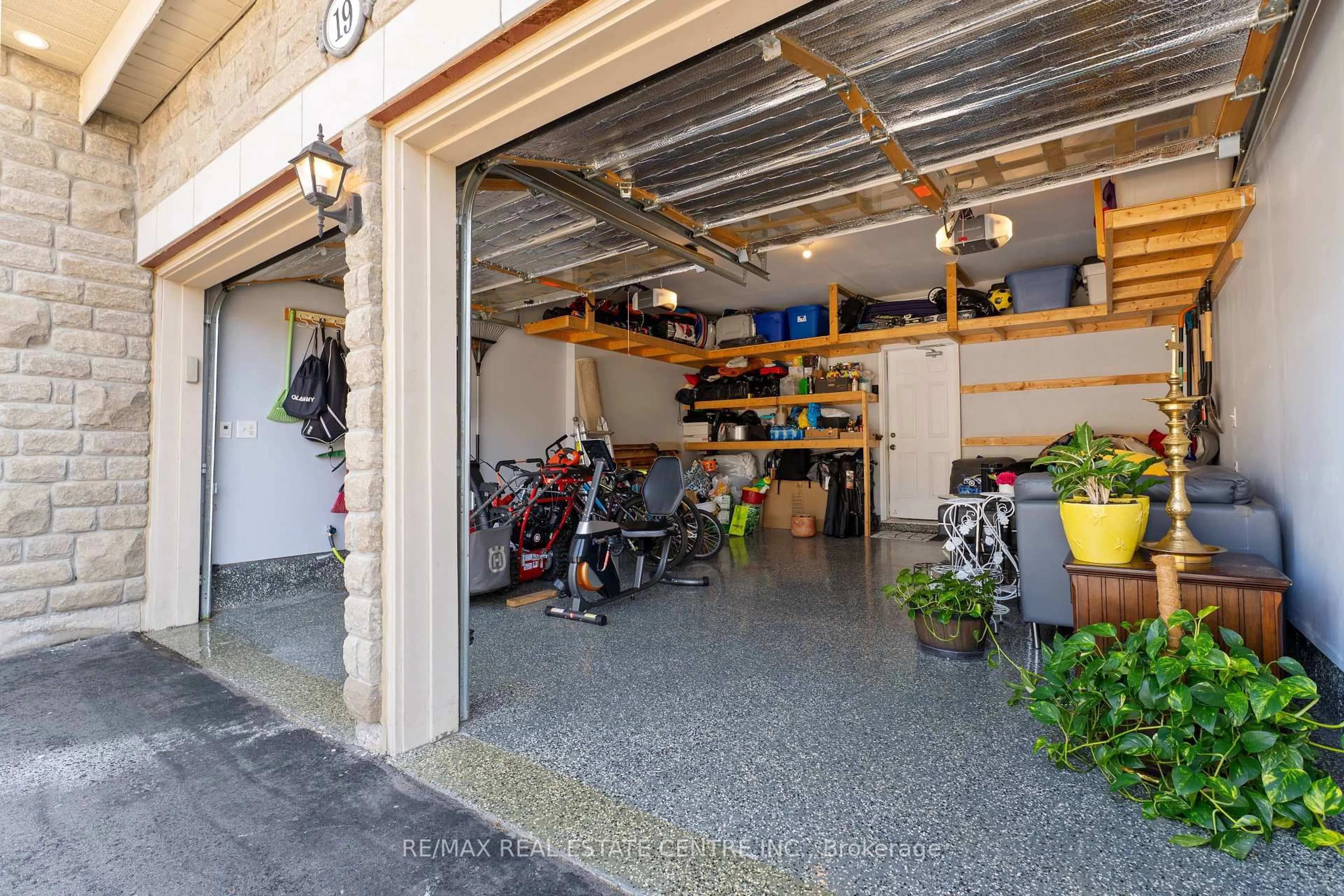 Indoor garage for 19 Foliage Dr, Brampton Ontario L7A 4M7