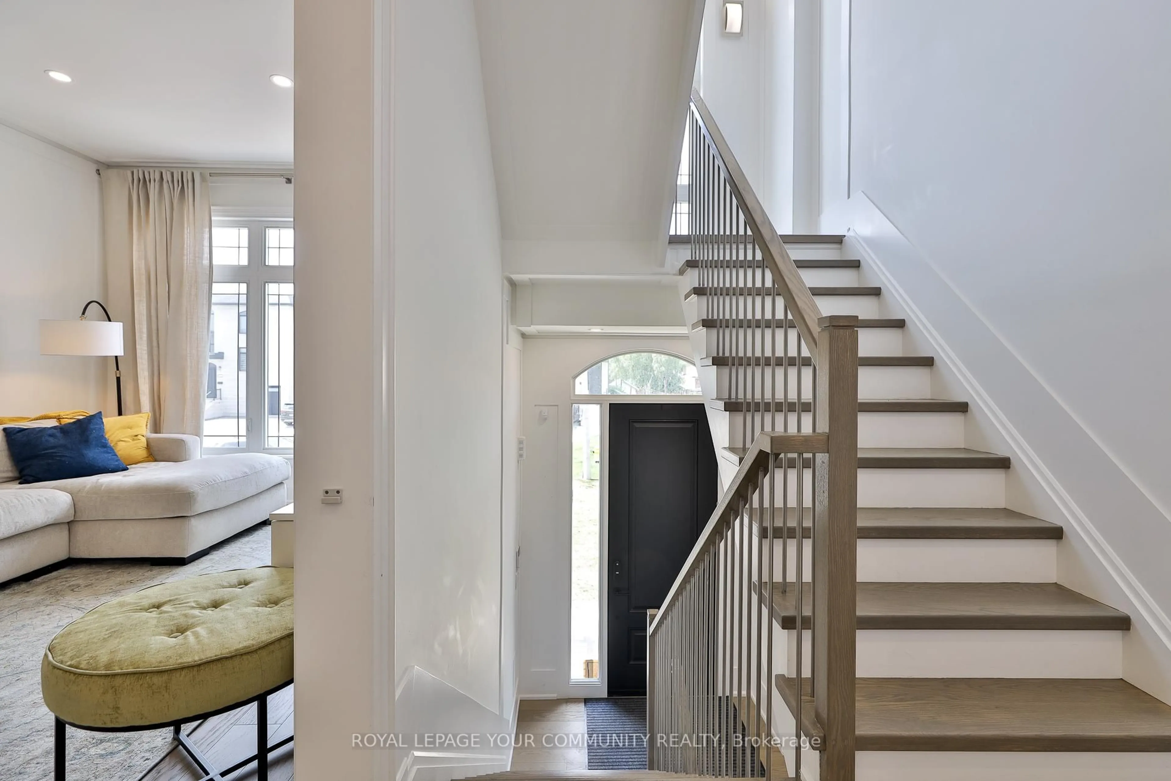 Indoor entryway for 37 St Gaspar Crt, Toronto Ontario M9L 1L1