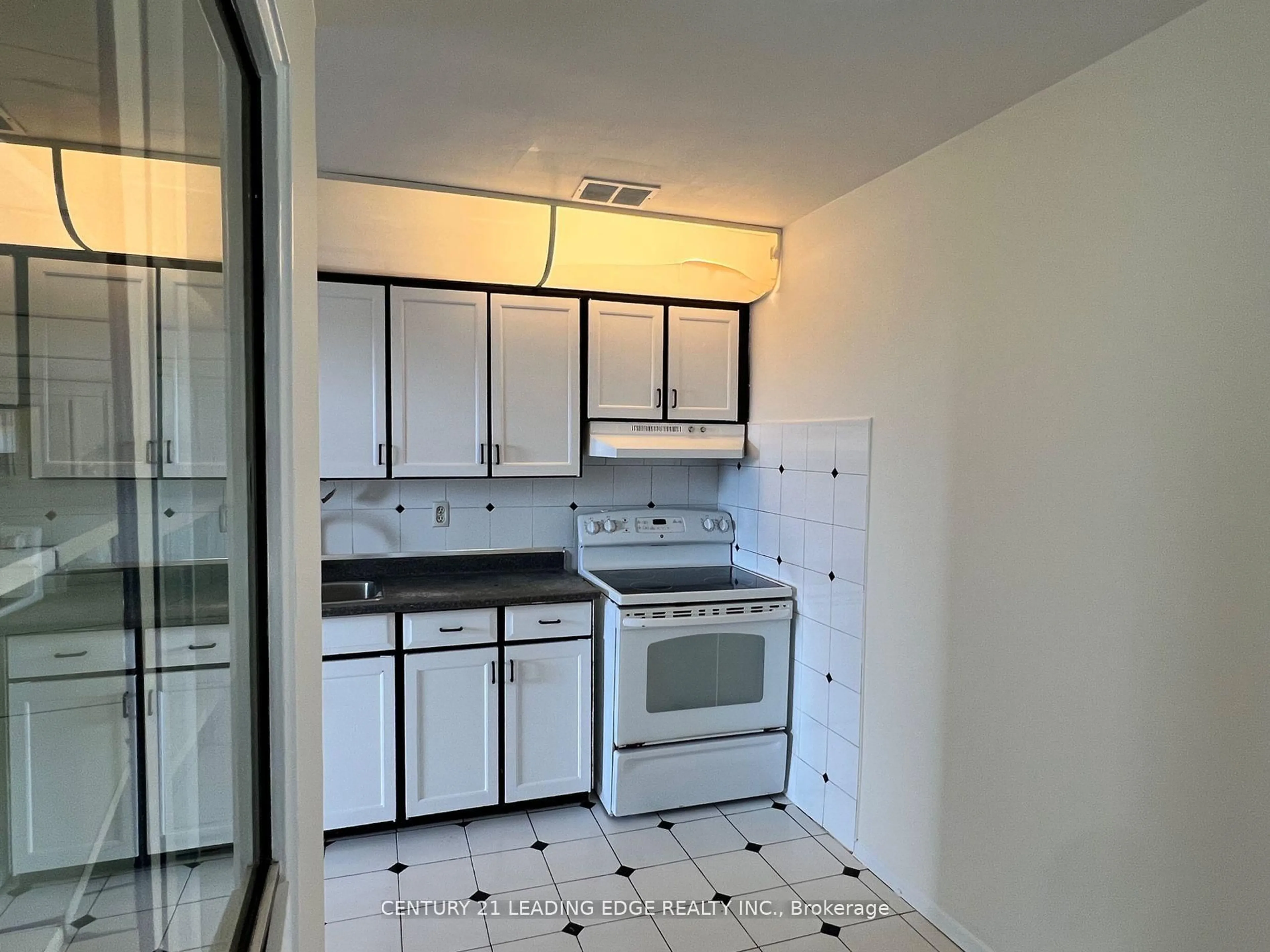 Standard kitchen, ceramic/tile floor for 80 Grandravine Dr #916, Toronto Ontario M3J 1B2
