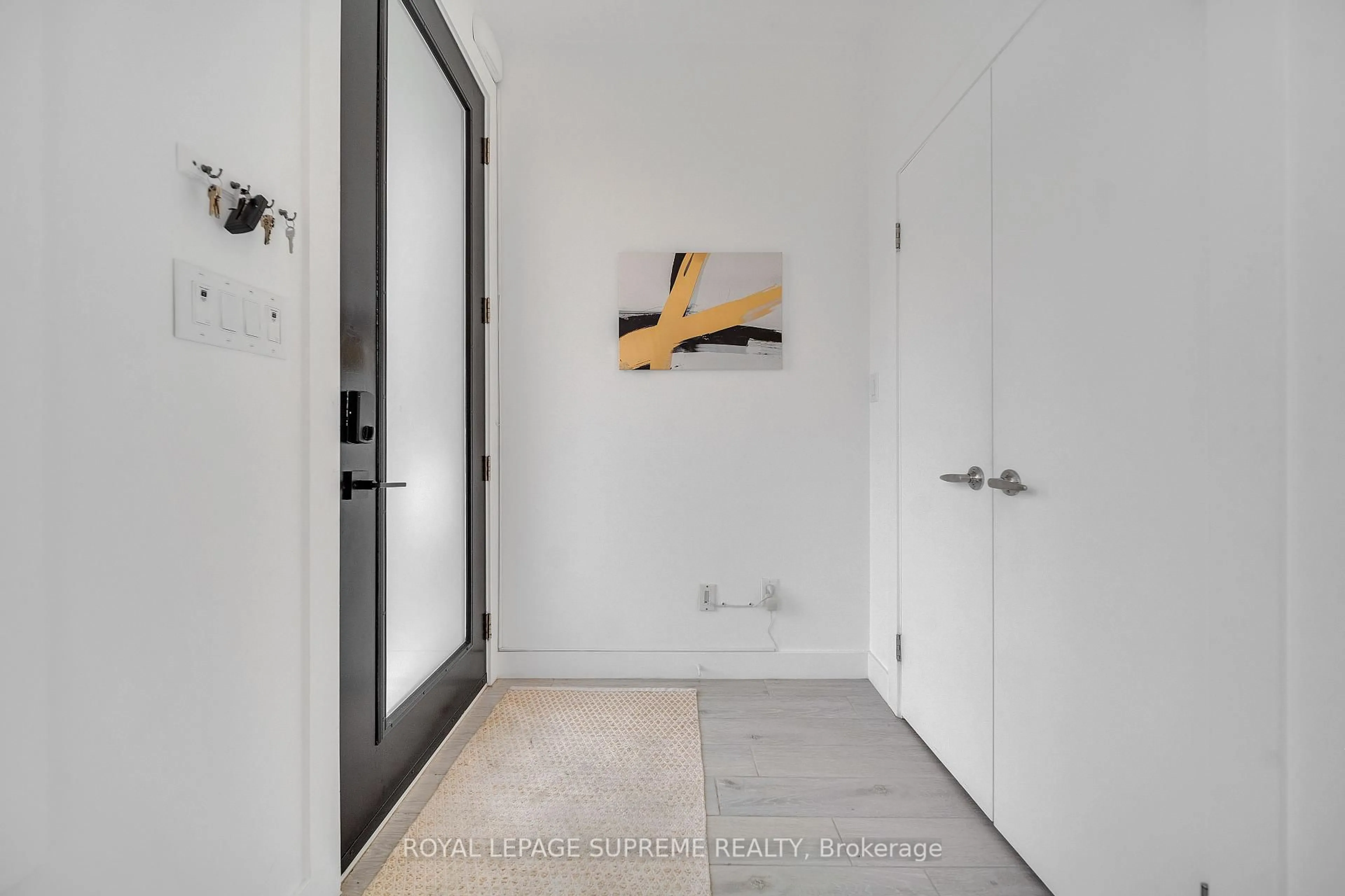 Indoor entryway for 291 Gilbert Ave, Toronto Ontario M6E 4W8