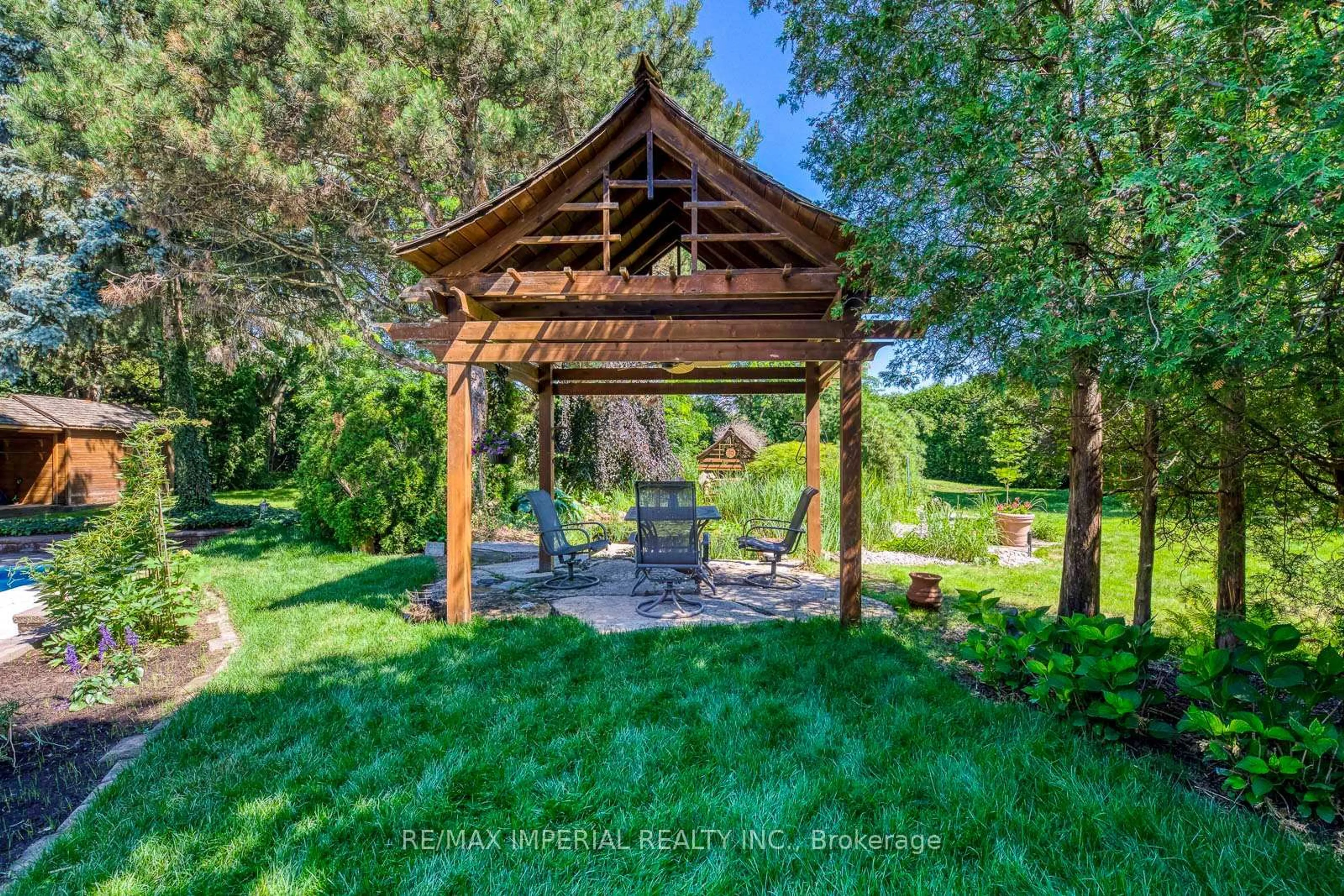 Patio, water/lake/river/ocean view for 341 Acacia Crt, Oakville Ontario L6J 6K5