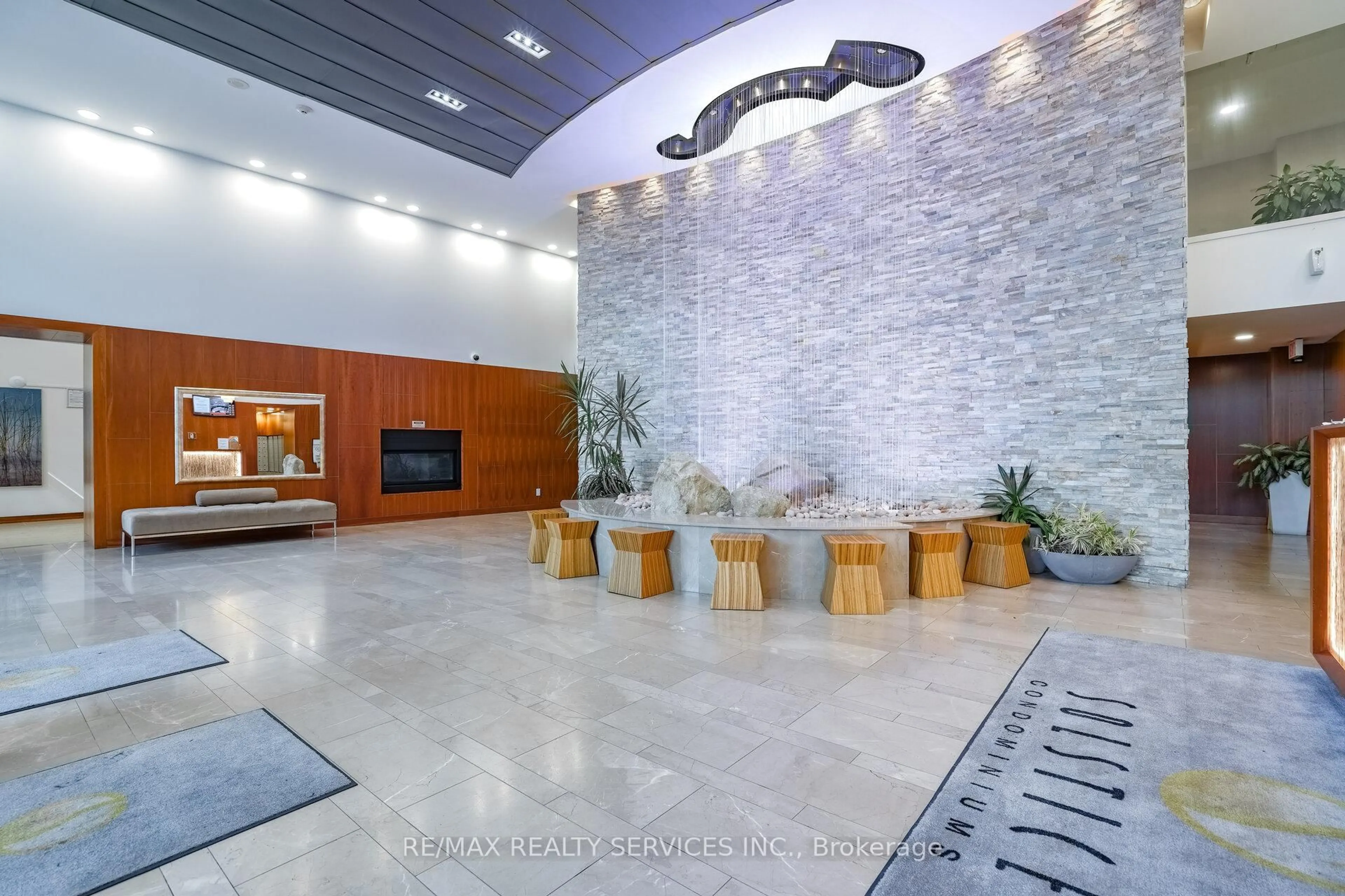 Lobby for 225 Webb Dr #810, Mississauga Ontario L5B 4P2