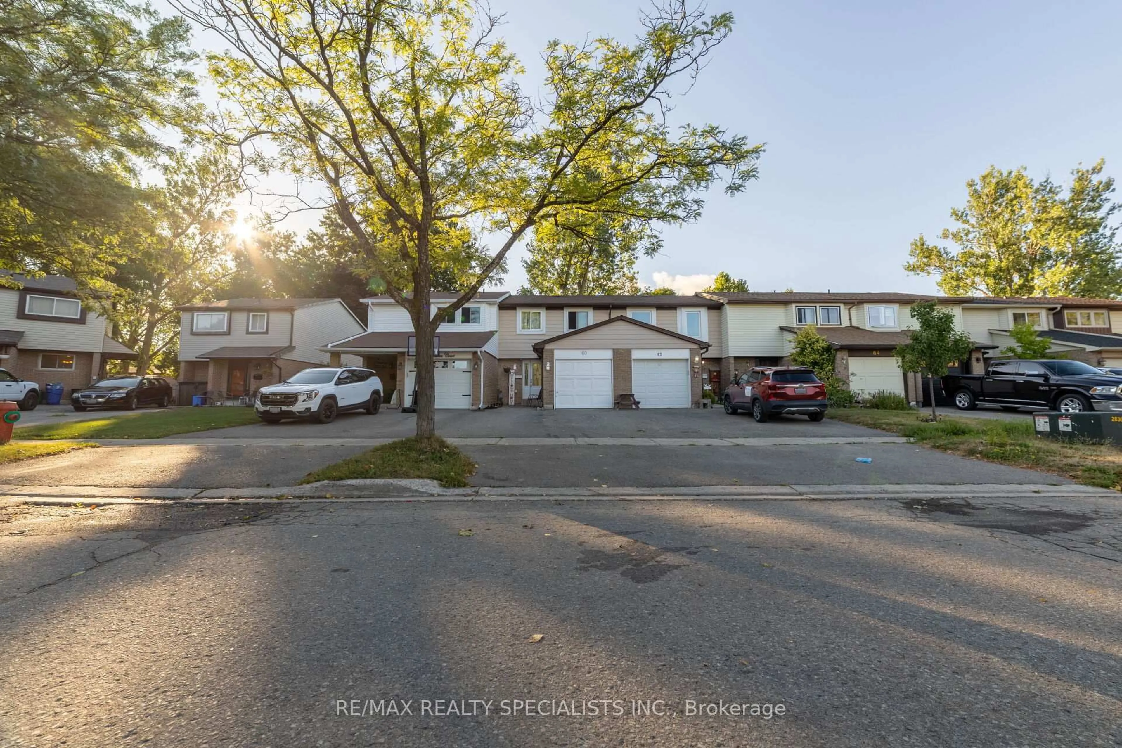 A pic from outside/outdoor area/front of a property/back of a property/a pic from drone, street for 60 Karen Crt, Orangeville Ontario L9W 3S3