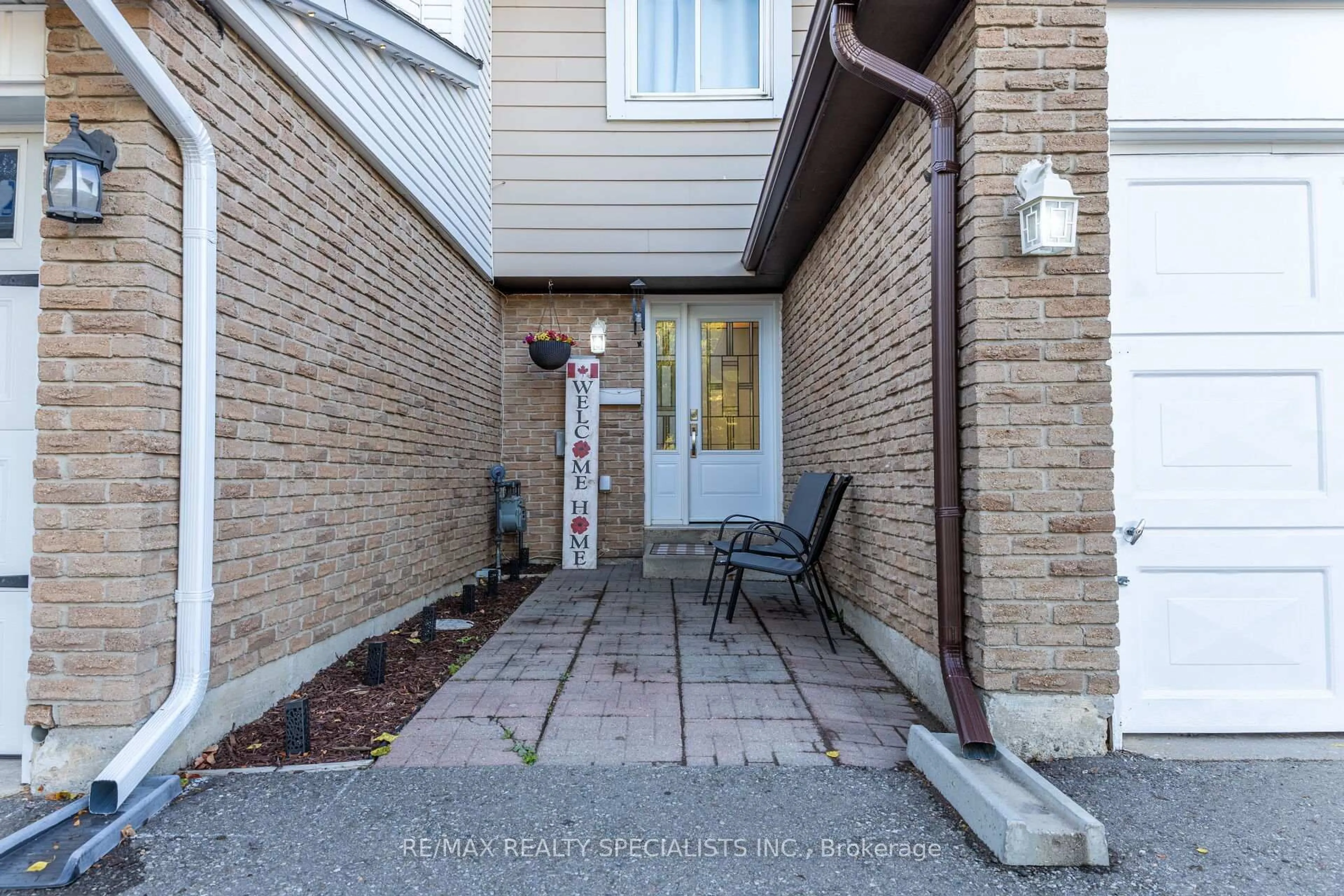 Patio, street for 60 Karen Crt, Orangeville Ontario L9W 3S3