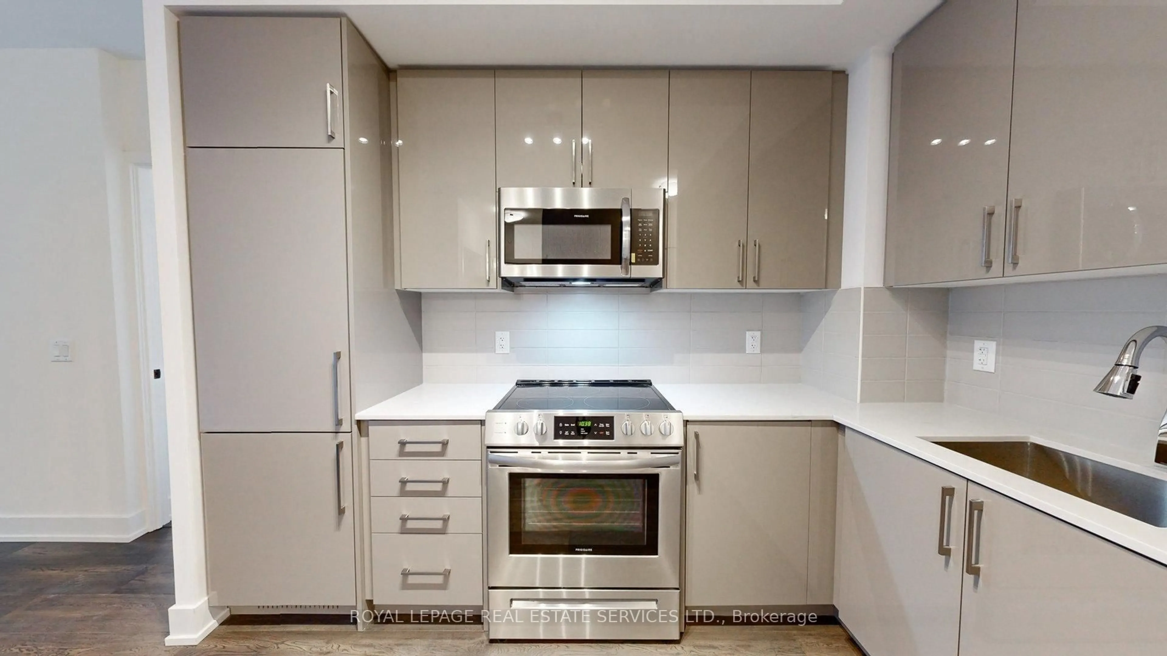 Standard kitchen, unknown for 2450 Old Bronte Rd #202, Oakville Ontario L6M 5P6