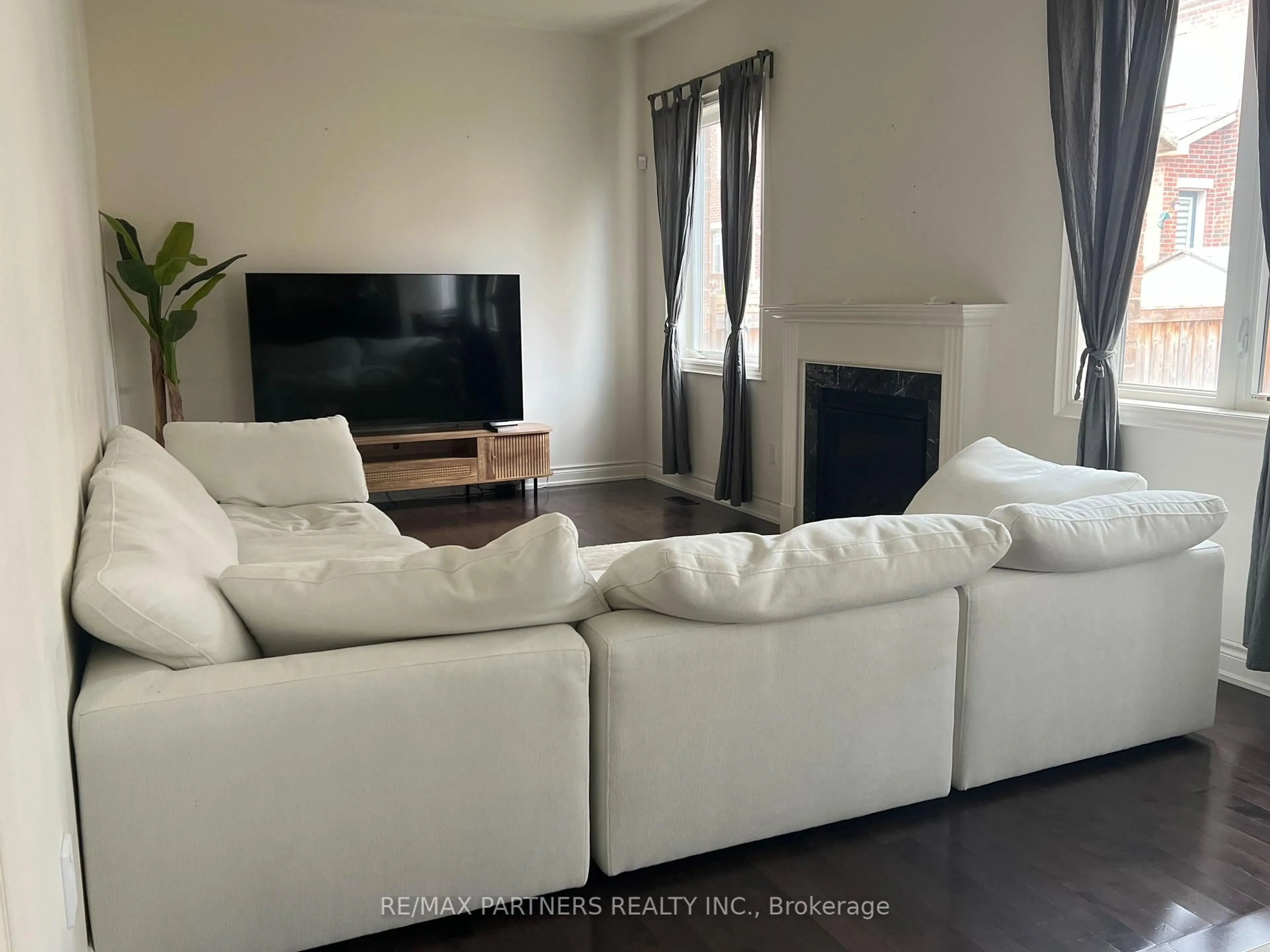 Living room with furniture, unknown for 3195 William Rose Way, Oakville Ontario L6H 0T3