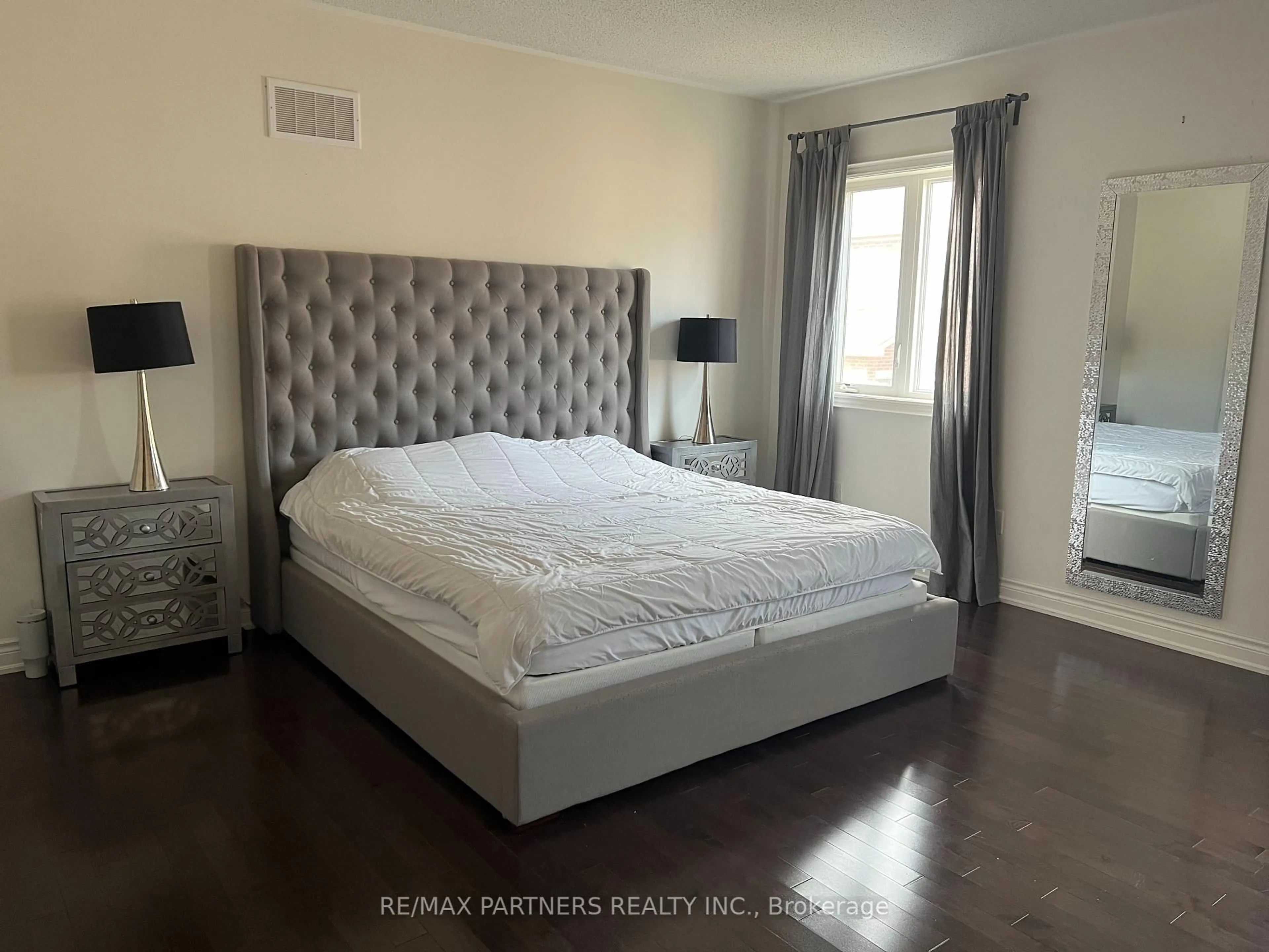 Bedroom with bed, unknown for 3195 William Rose Way, Oakville Ontario L6H 0T3