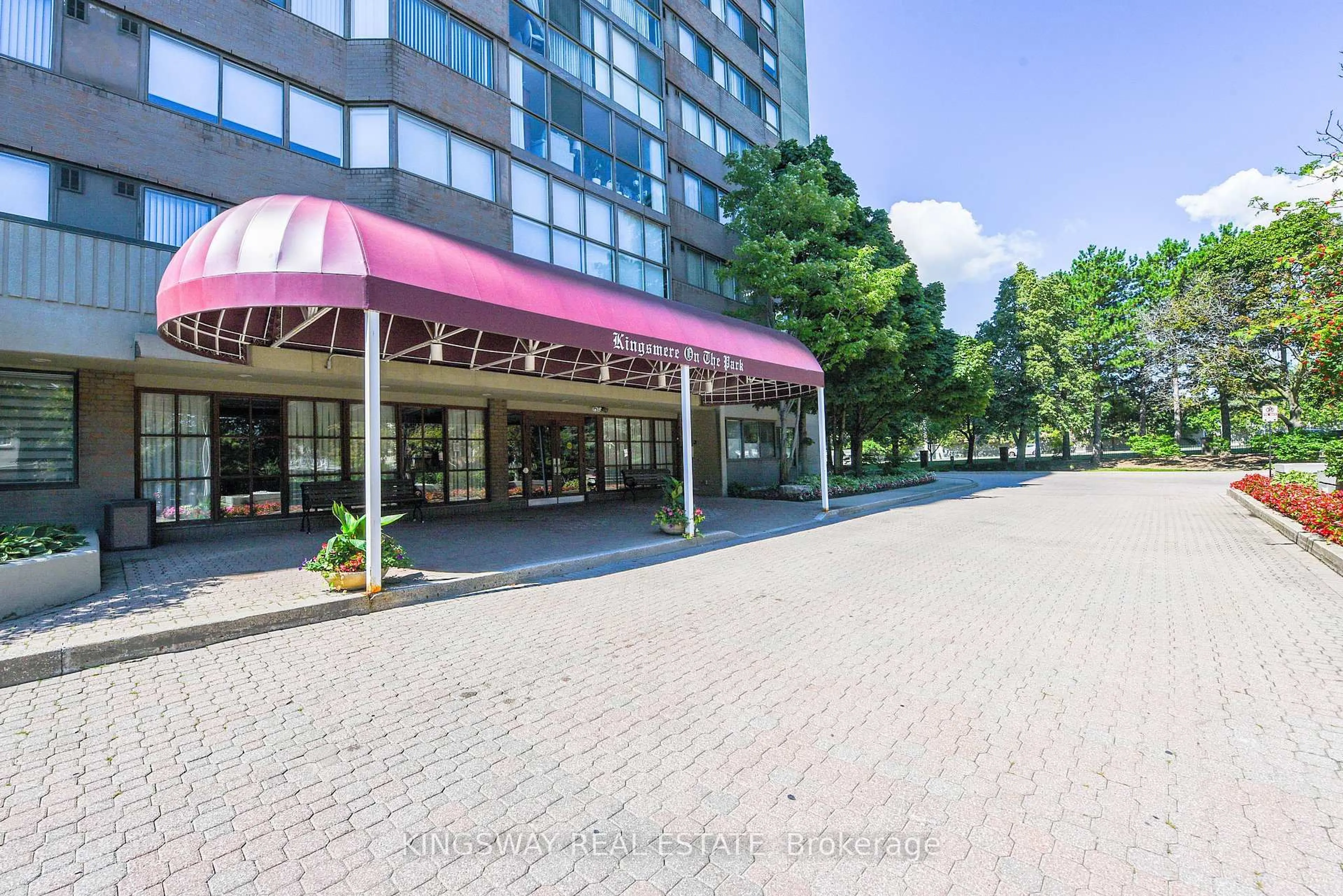 Unknown for 880 Dundas St #UPH02, Mississauga Ontario L5C 4H3