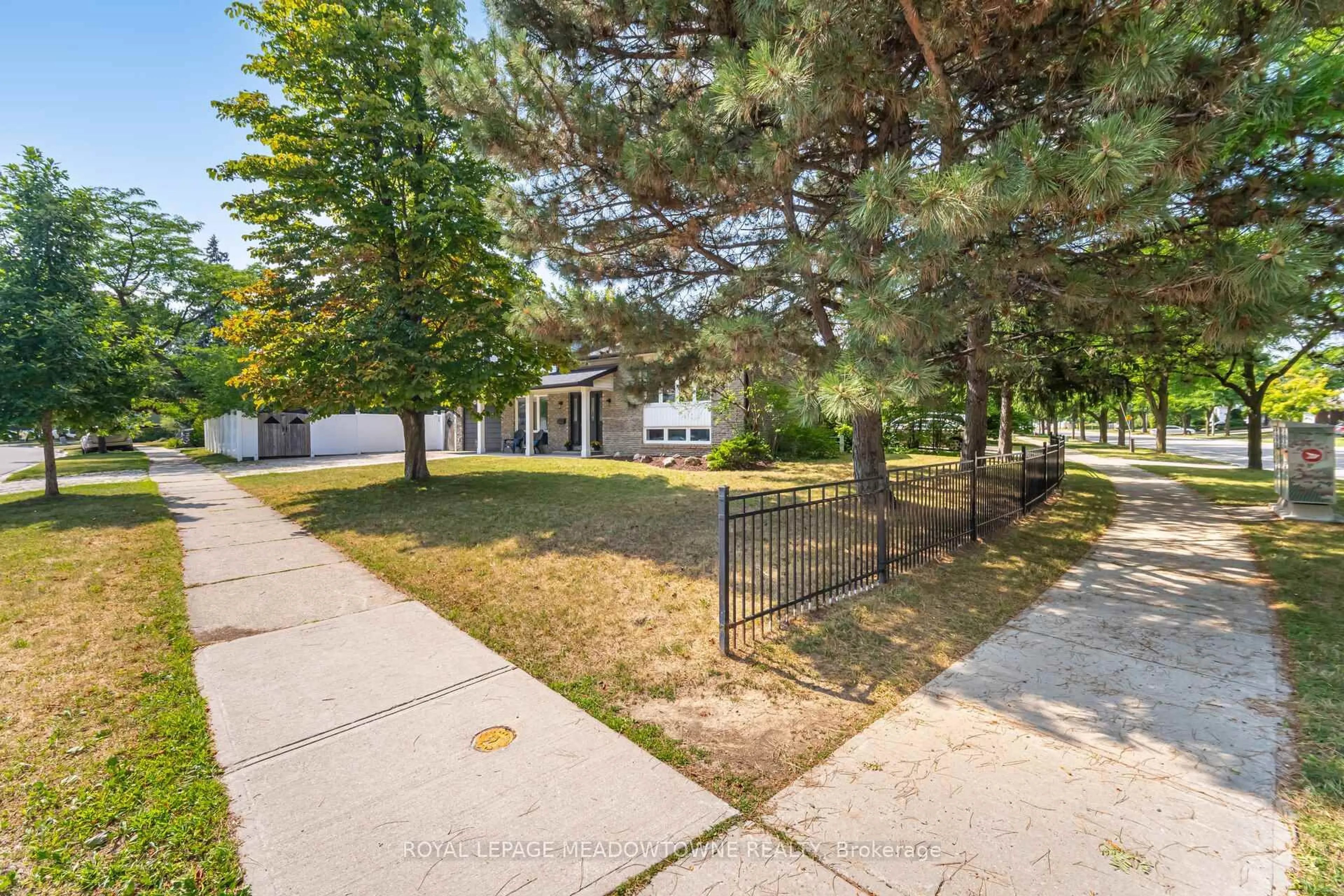 Patio, street for 653 Joyce Blvd, Milton Ontario L9T 3E3