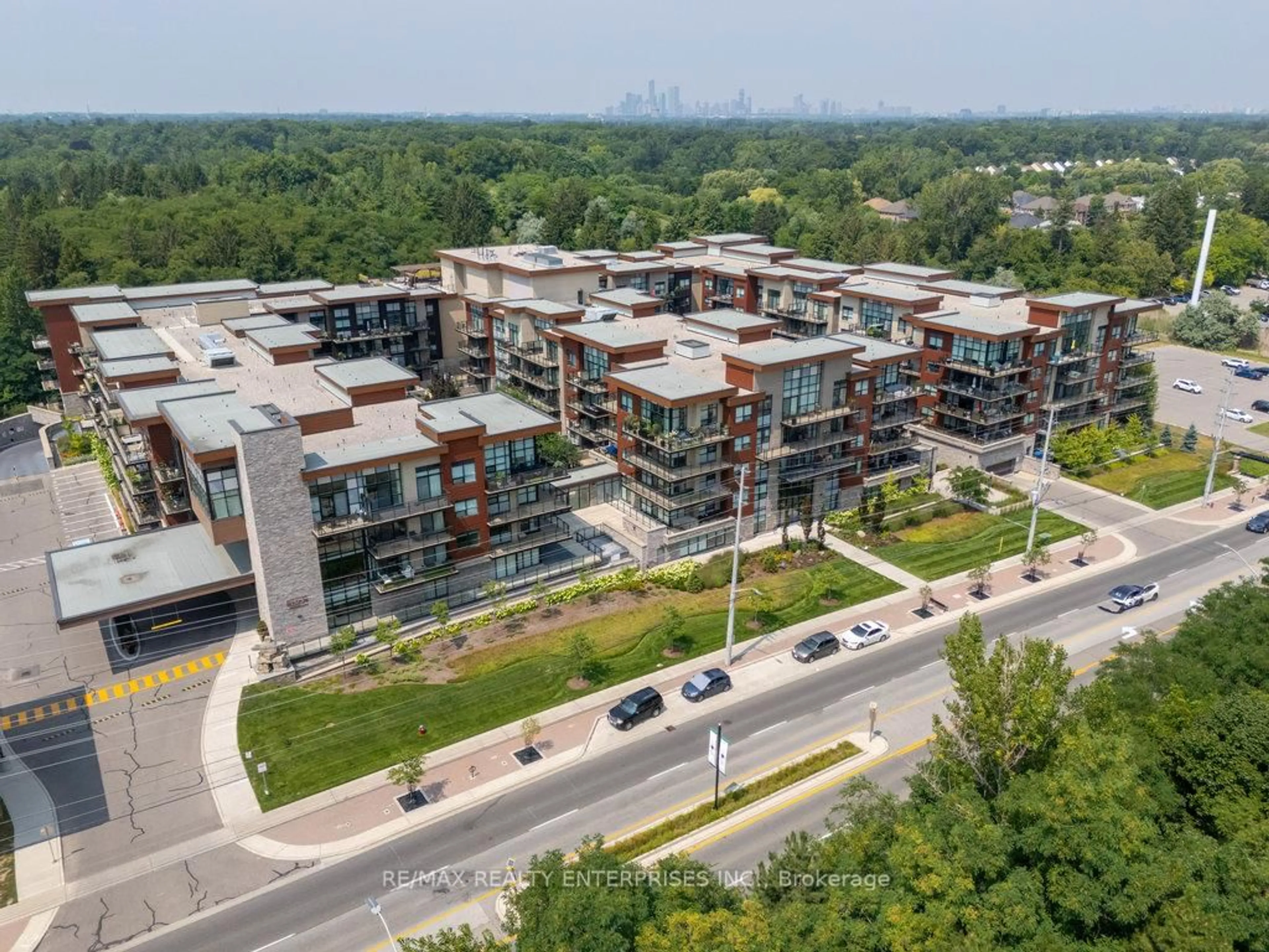 A pic from outside/outdoor area/front of a property/back of a property/a pic from drone, city buildings view from balcony for 1575 Lakeshore Rd #GR17, Mississauga Ontario L5J 0B1
