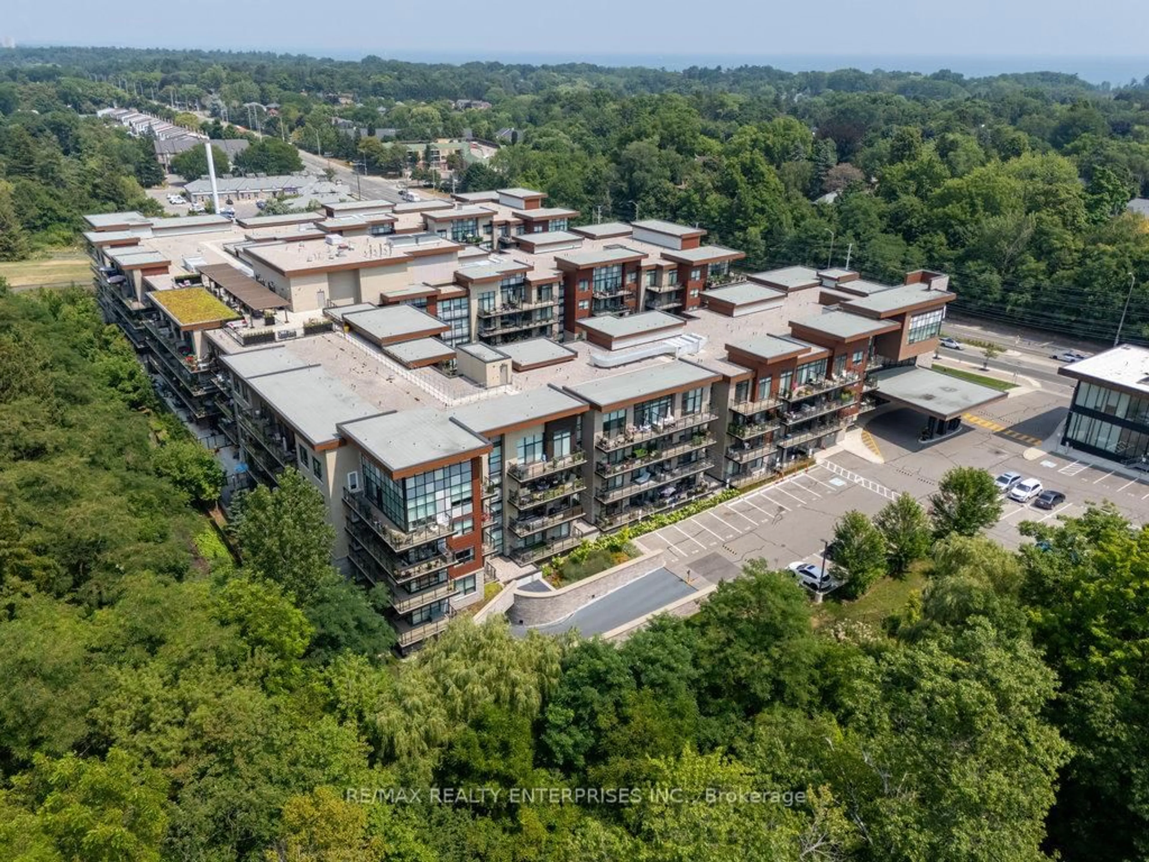 A pic from outside/outdoor area/front of a property/back of a property/a pic from drone, unknown for 1575 Lakeshore Rd #GR17, Mississauga Ontario L5J 0B1