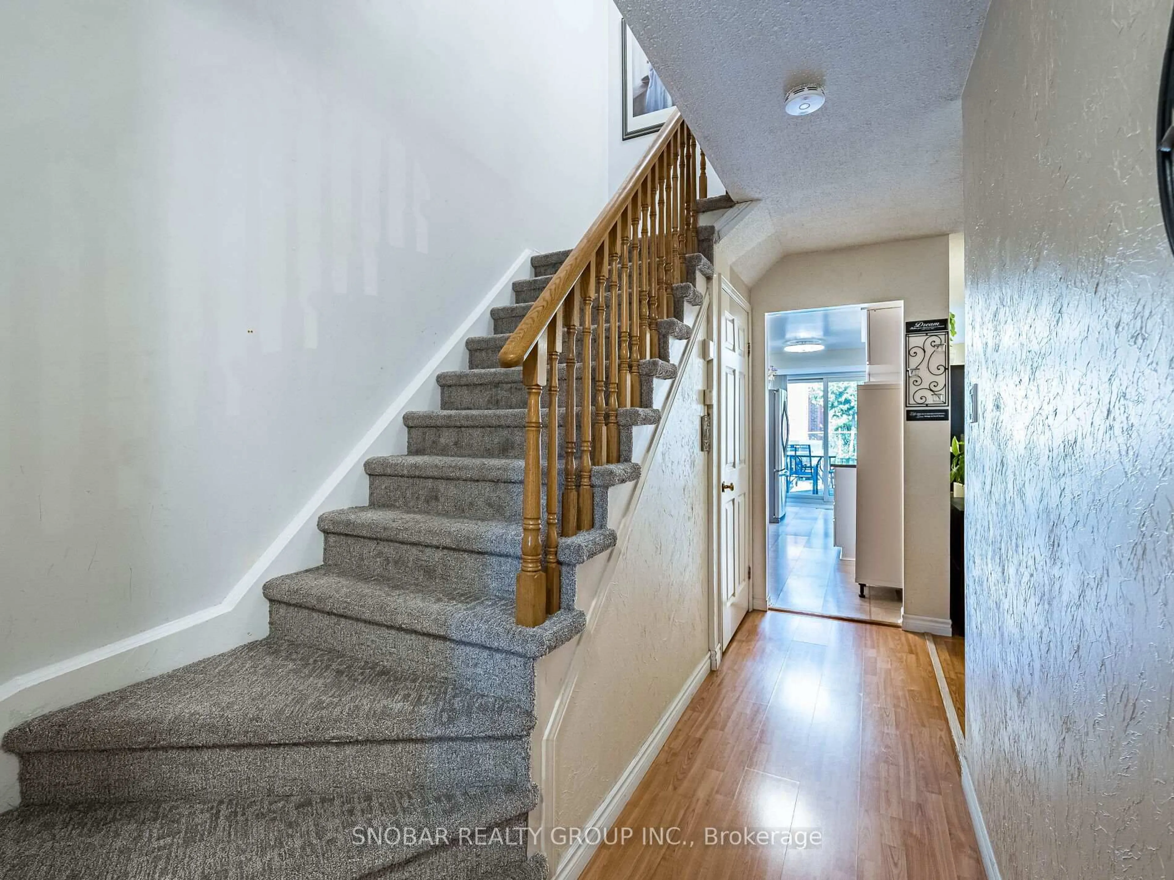 Unknown for 971 Lucerne Cres, Mississauga Ontario L5C 3X6
