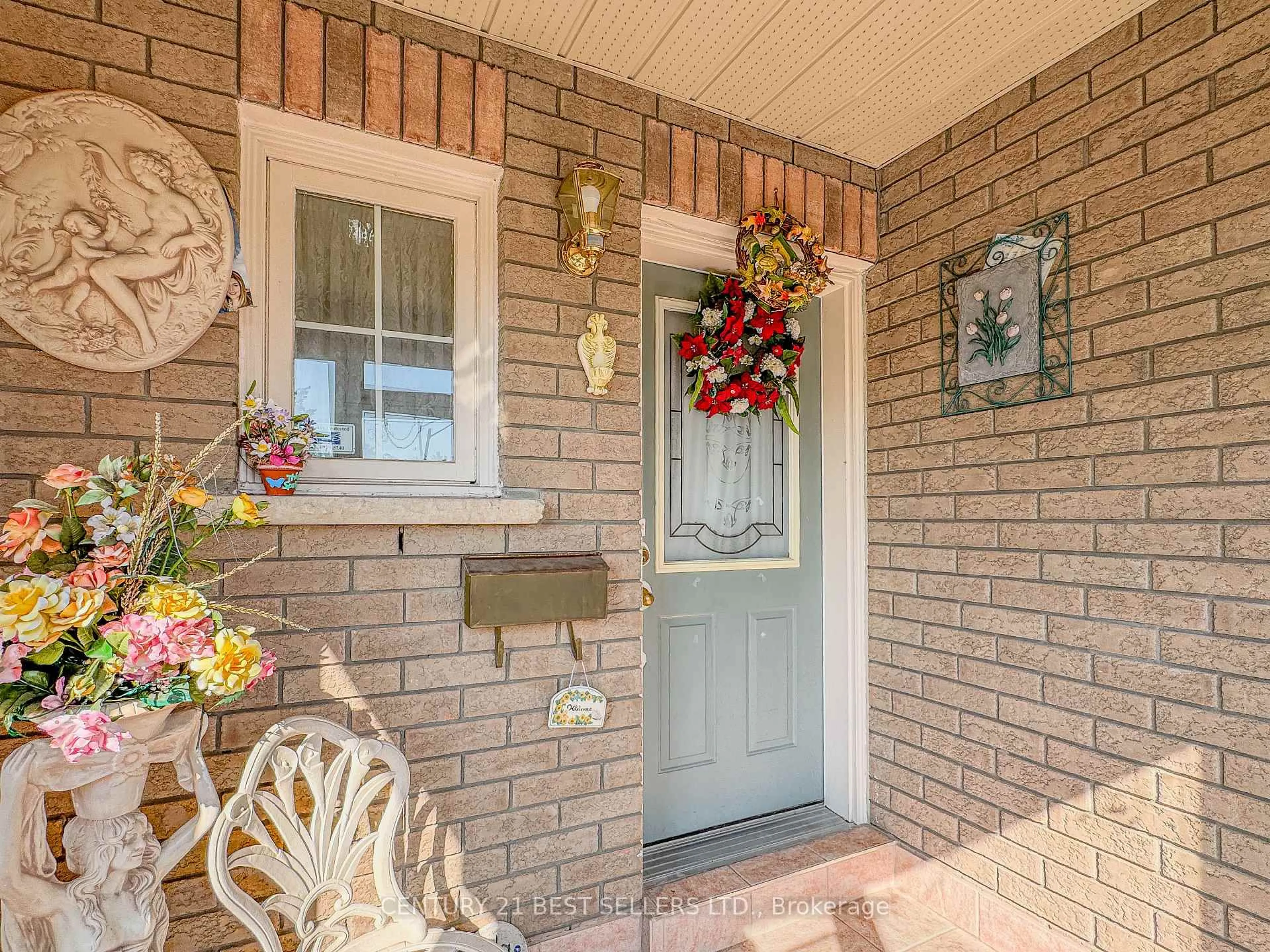 Indoor entryway for 5347 Red Brush Dr, Mississauga Ontario L4Z 3Z5