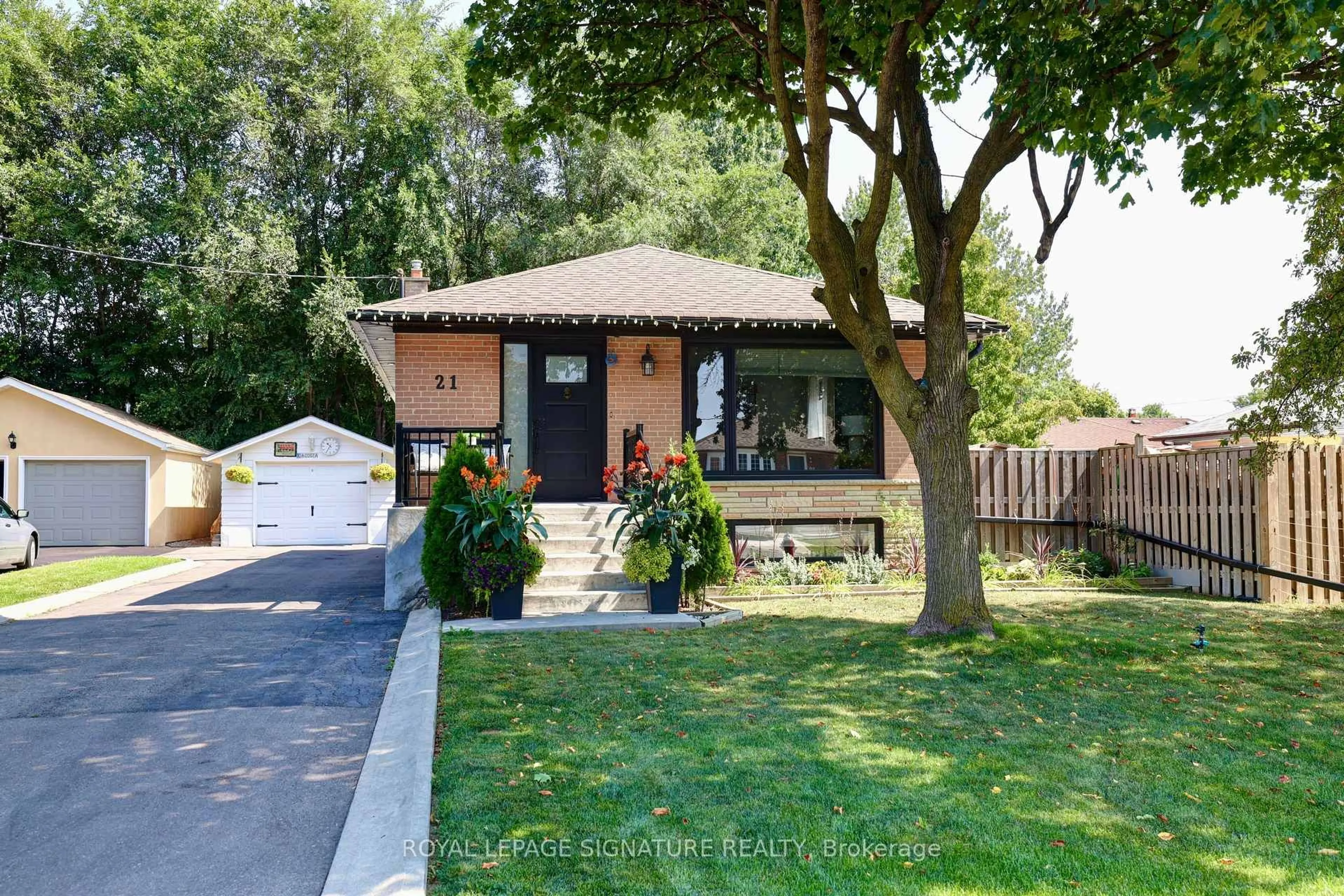 Home with brick exterior material, street for 21 Harper Rd, Brampton Ontario L6W 2W3