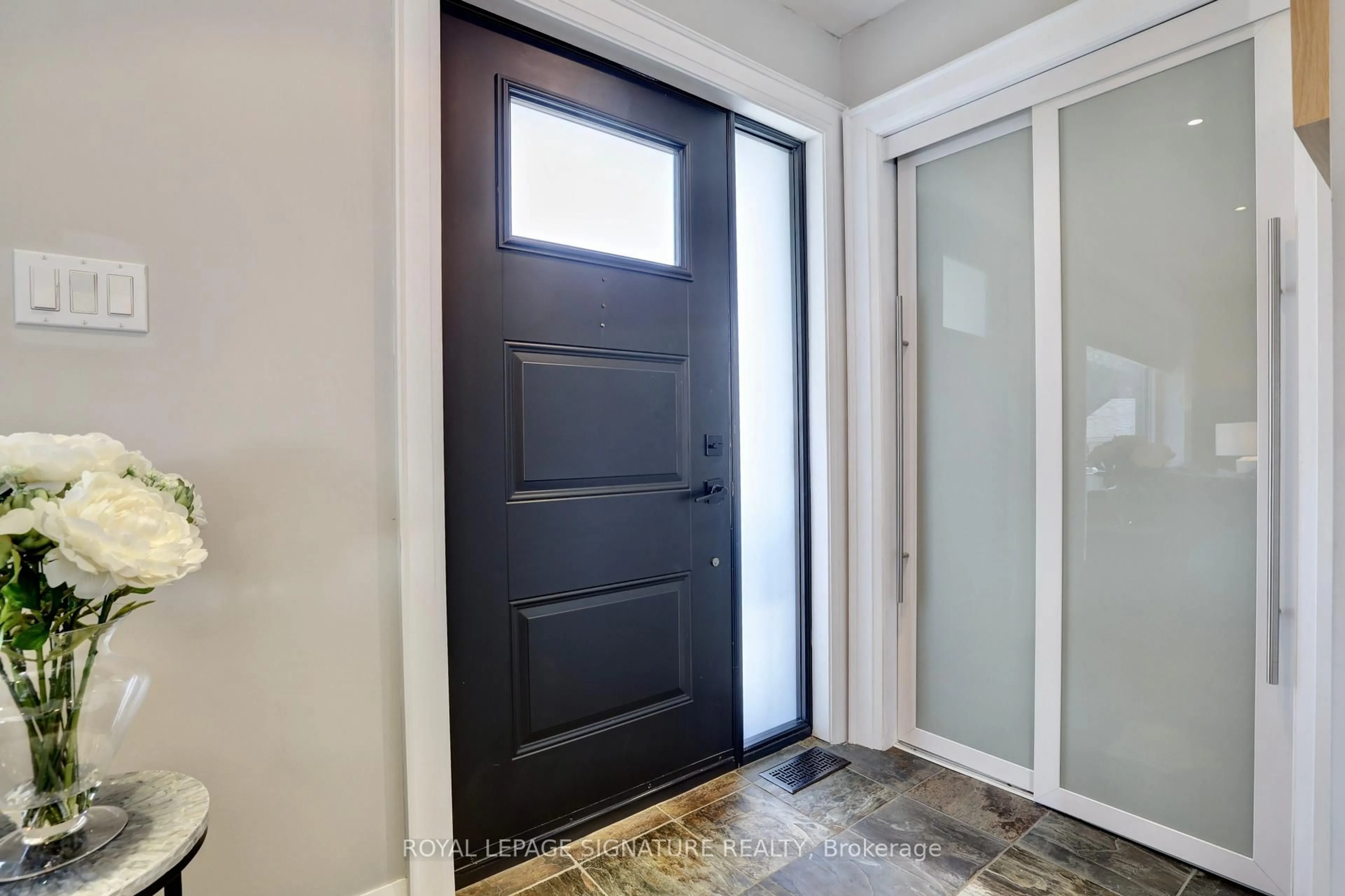 Indoor entryway for 21 Harper Rd, Brampton Ontario L6W 2W3