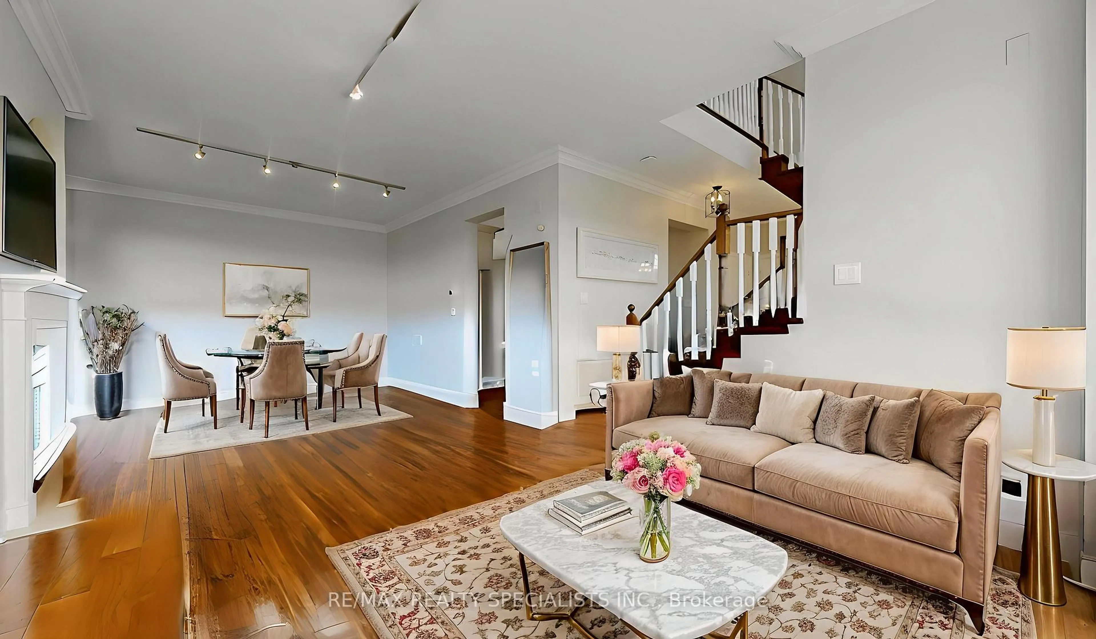Living room with furniture, unknown for 134 Rolling Hills Lane, Caledon Ontario L7E 4E1