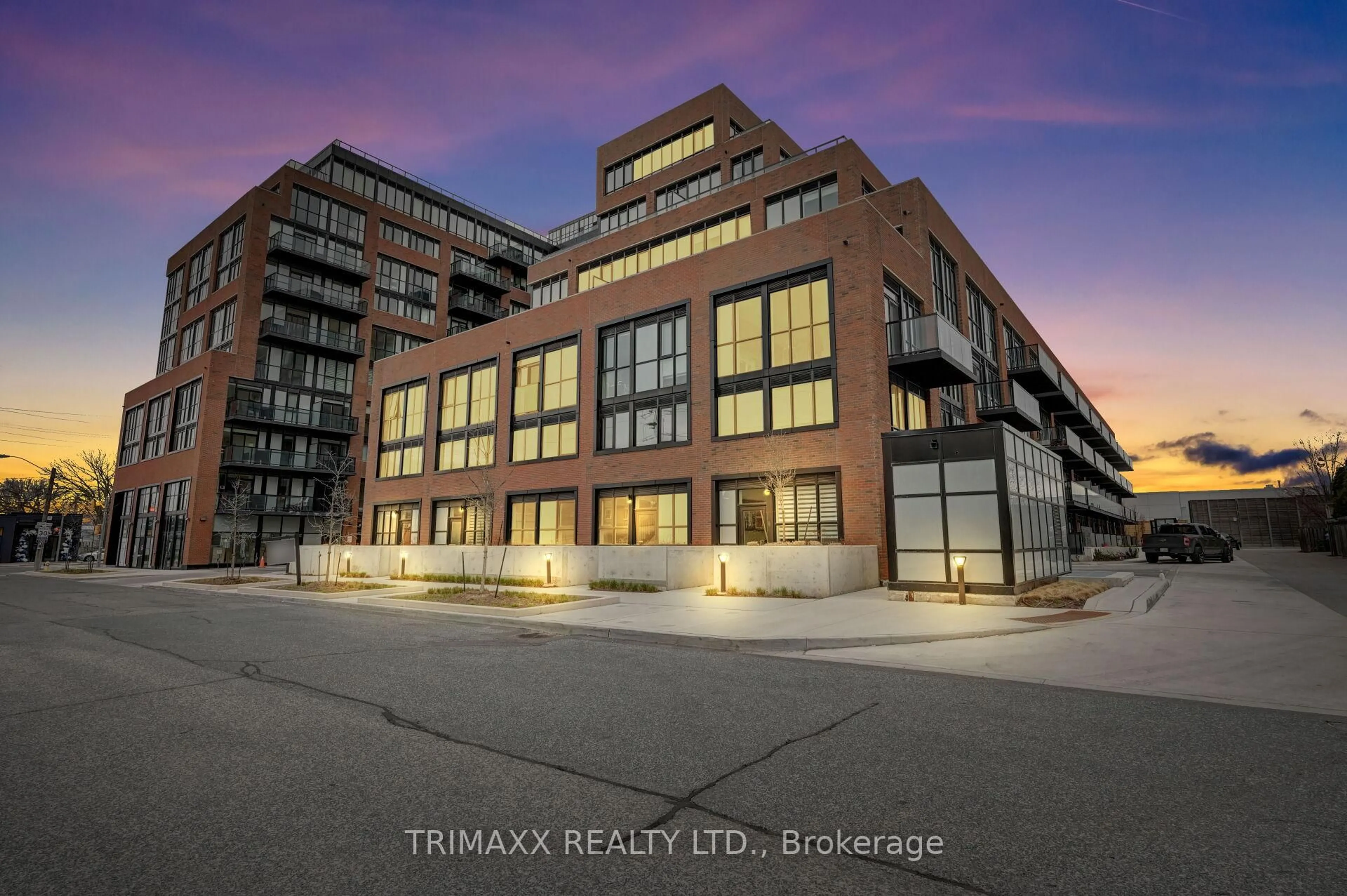 Blurry image for 12 Symes Rd #102, Toronto Ontario M6N 3T1