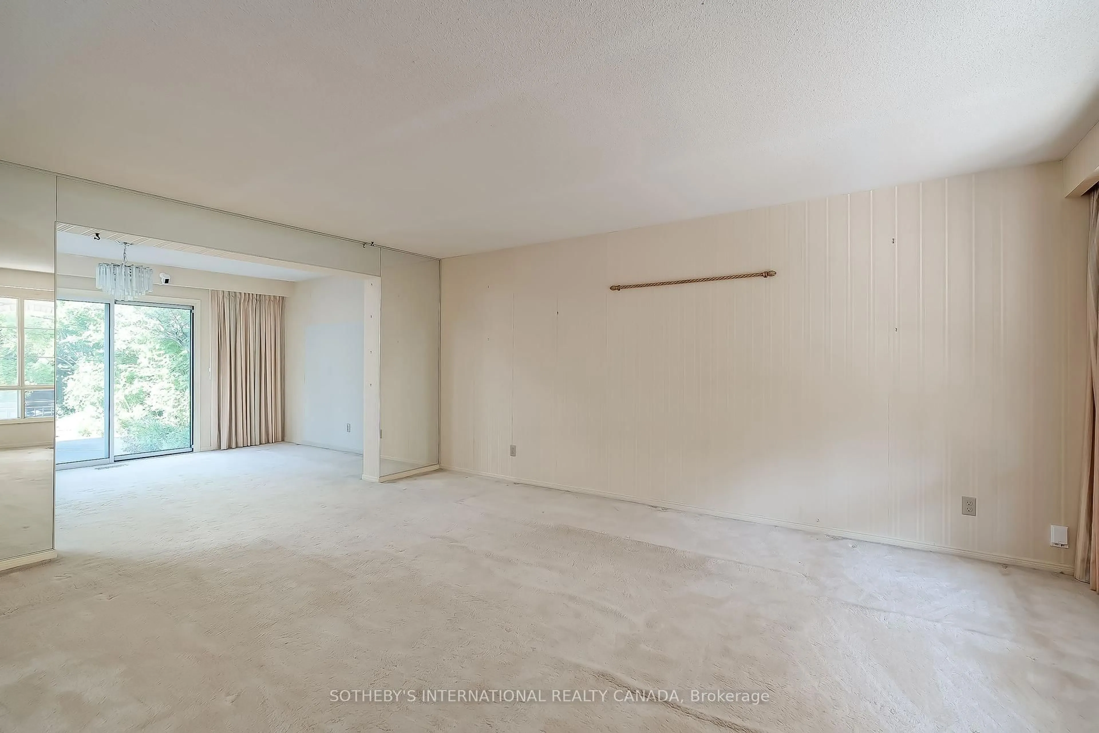 A pic of a room for 816 Bexhill Rd, Mississauga Ontario L5J 4E5