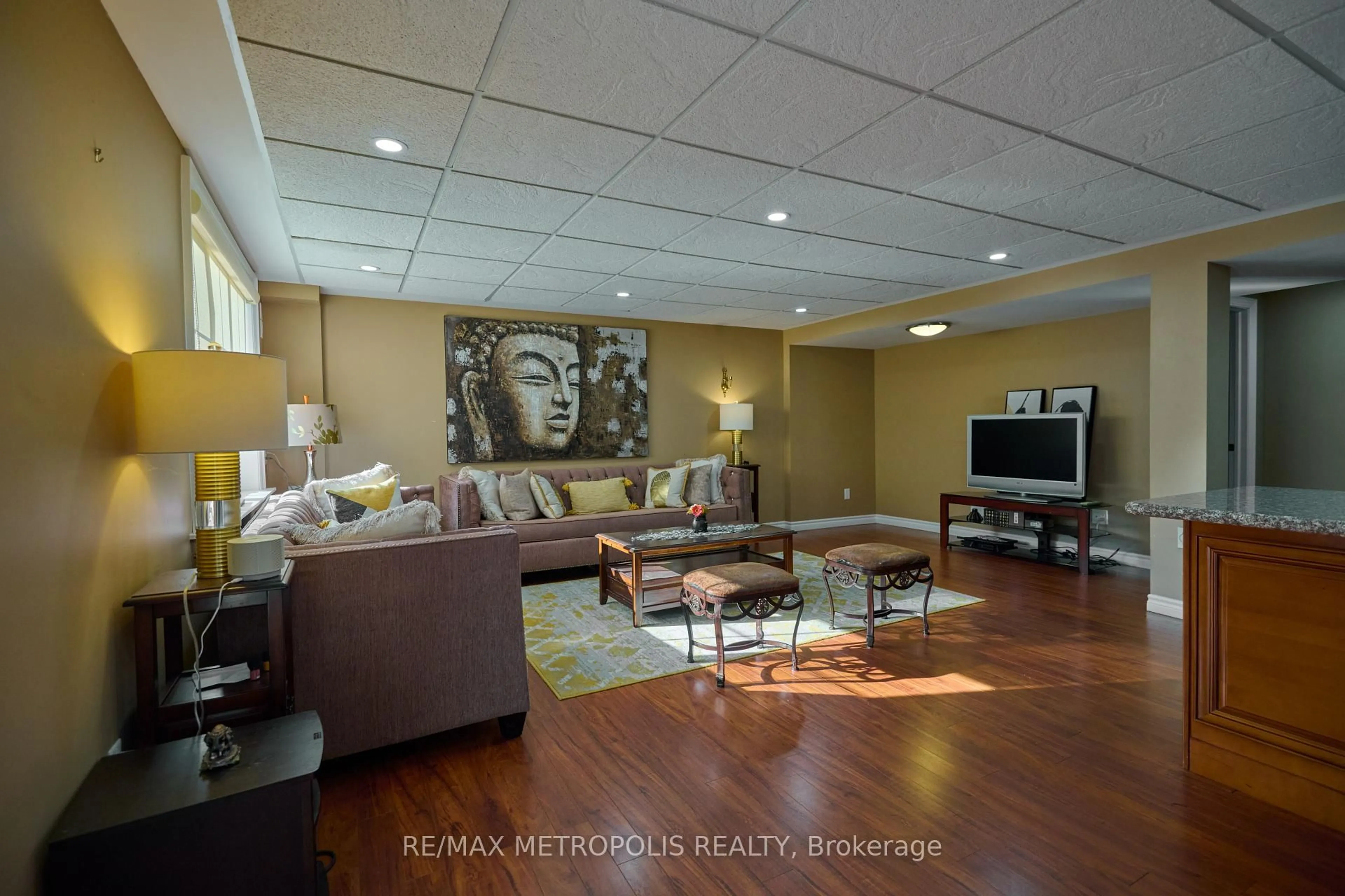 Lobby for 4 Champion Crt, Brampton Ontario L6Y 5G9