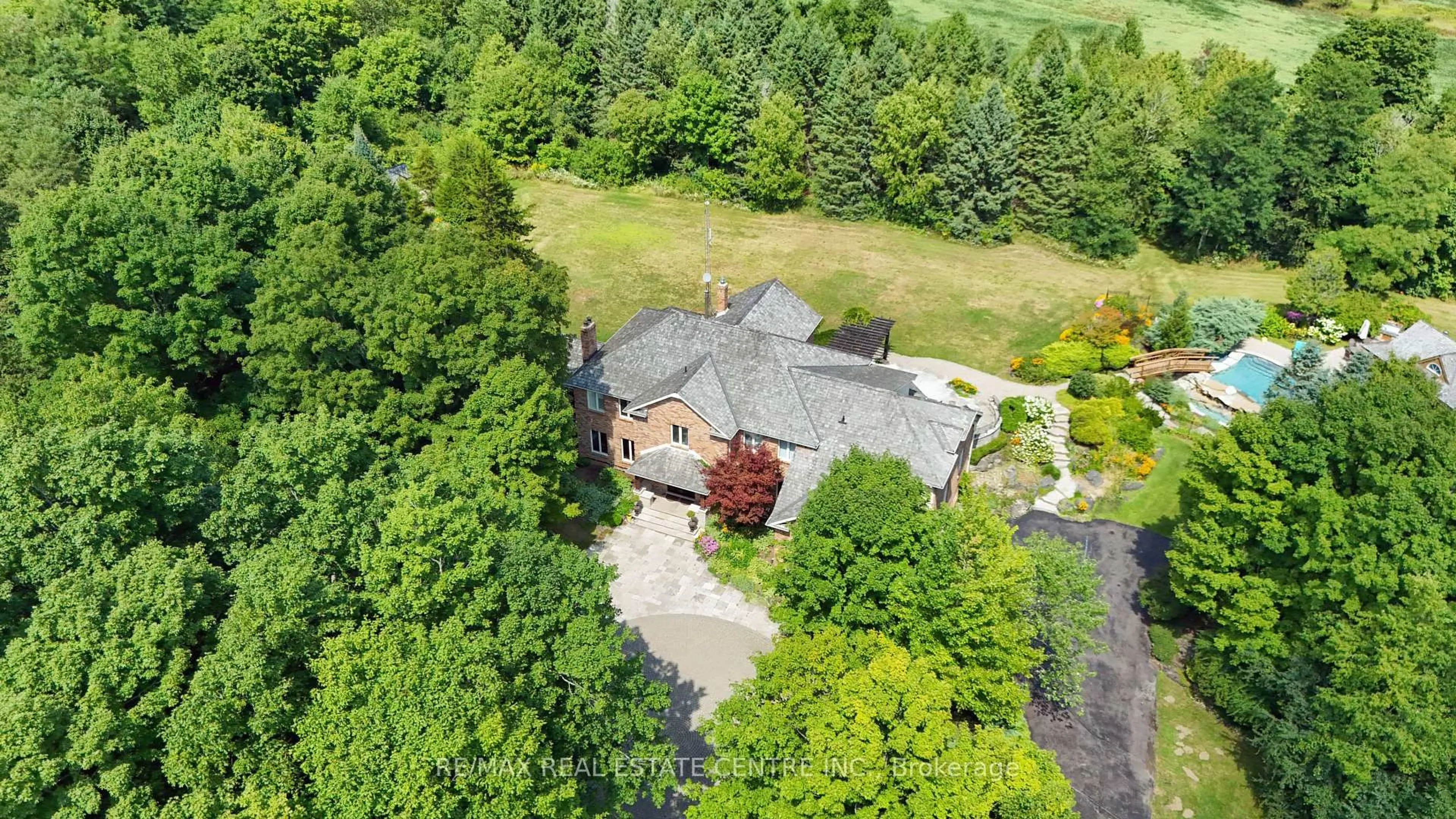 A pic from outside/outdoor area/front of a property/back of a property/a pic from drone, unknown for 13701 4th Nassagaweya Line, Milton Ontario N0B 2K0