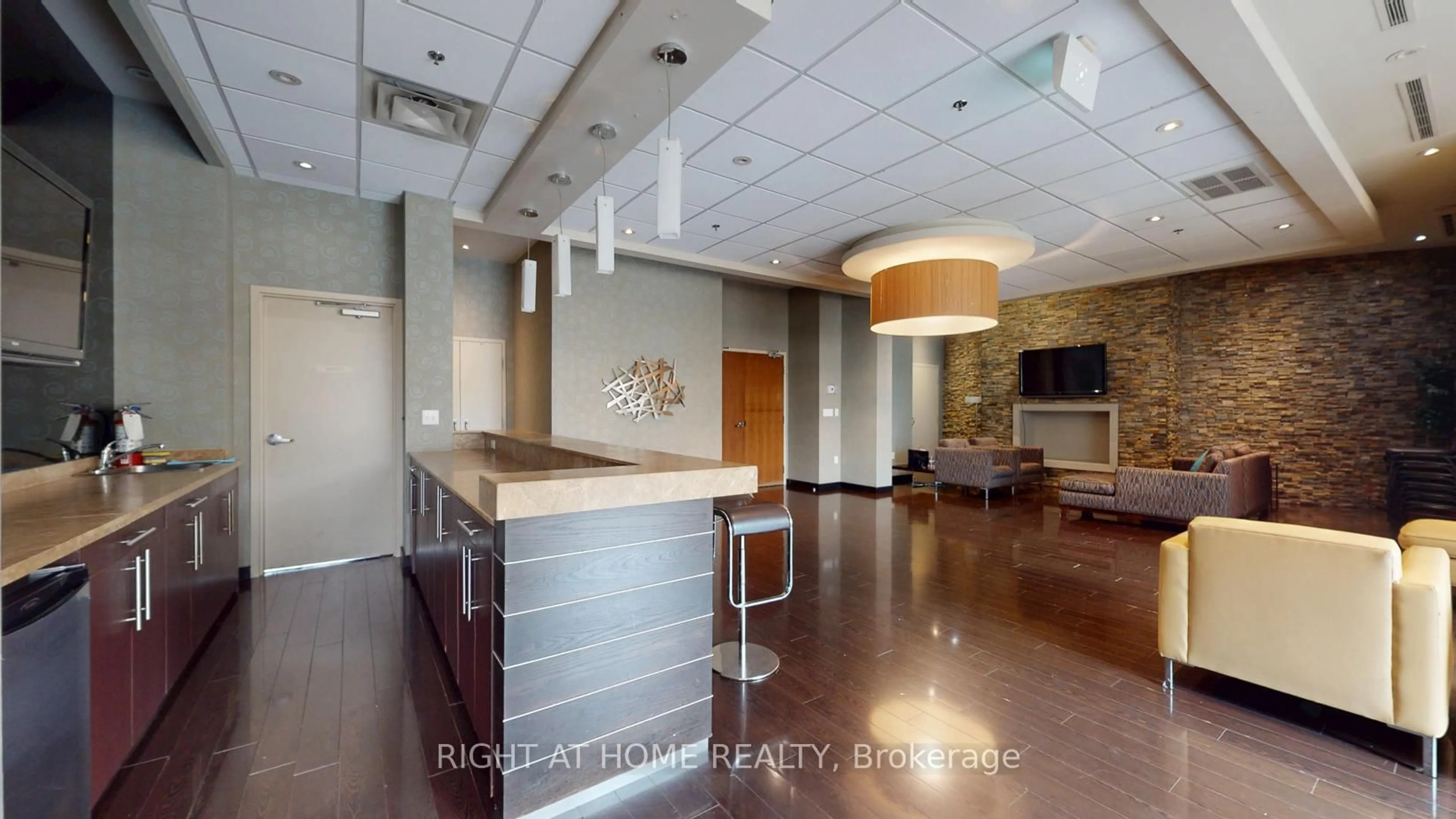Lobby for 215 Queen St #509, Brampton Ontario L6W 0A9