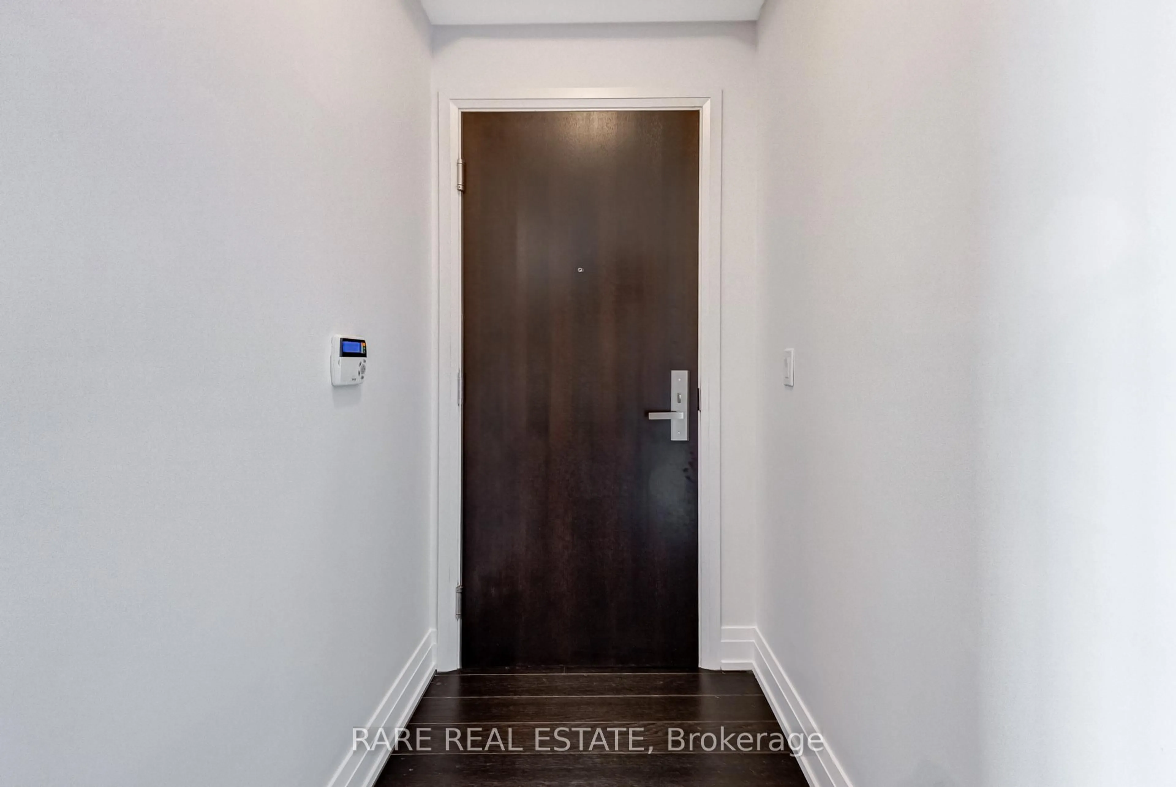 Indoor entryway for 65 Speers Rd #1901, Oakville Ontario L6K 0J1