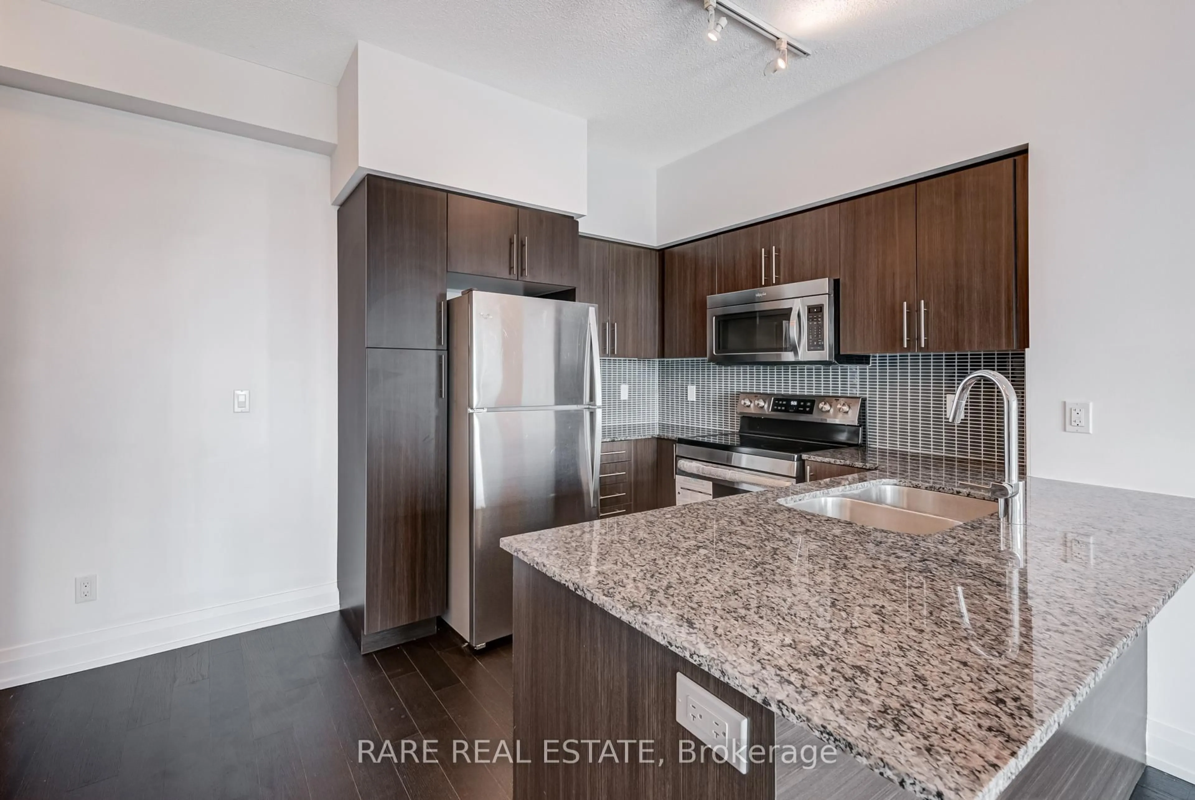 Open concept kitchen, unknown for 65 Speers Rd #1901, Oakville Ontario L6K 0J1