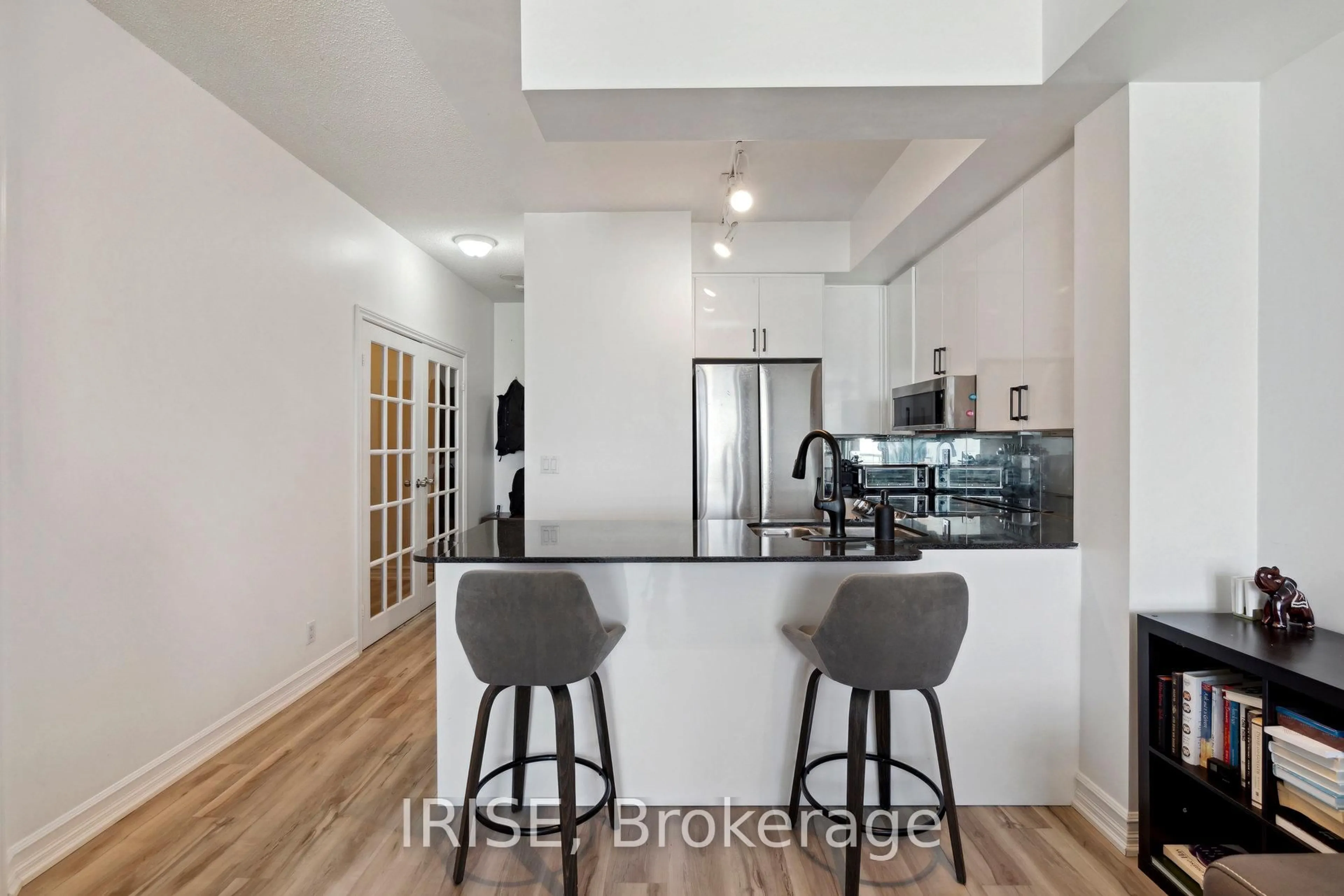 Open concept kitchen, unknown for 1 Elm Dr #2812, Mississauga Ontario L5B 4M1