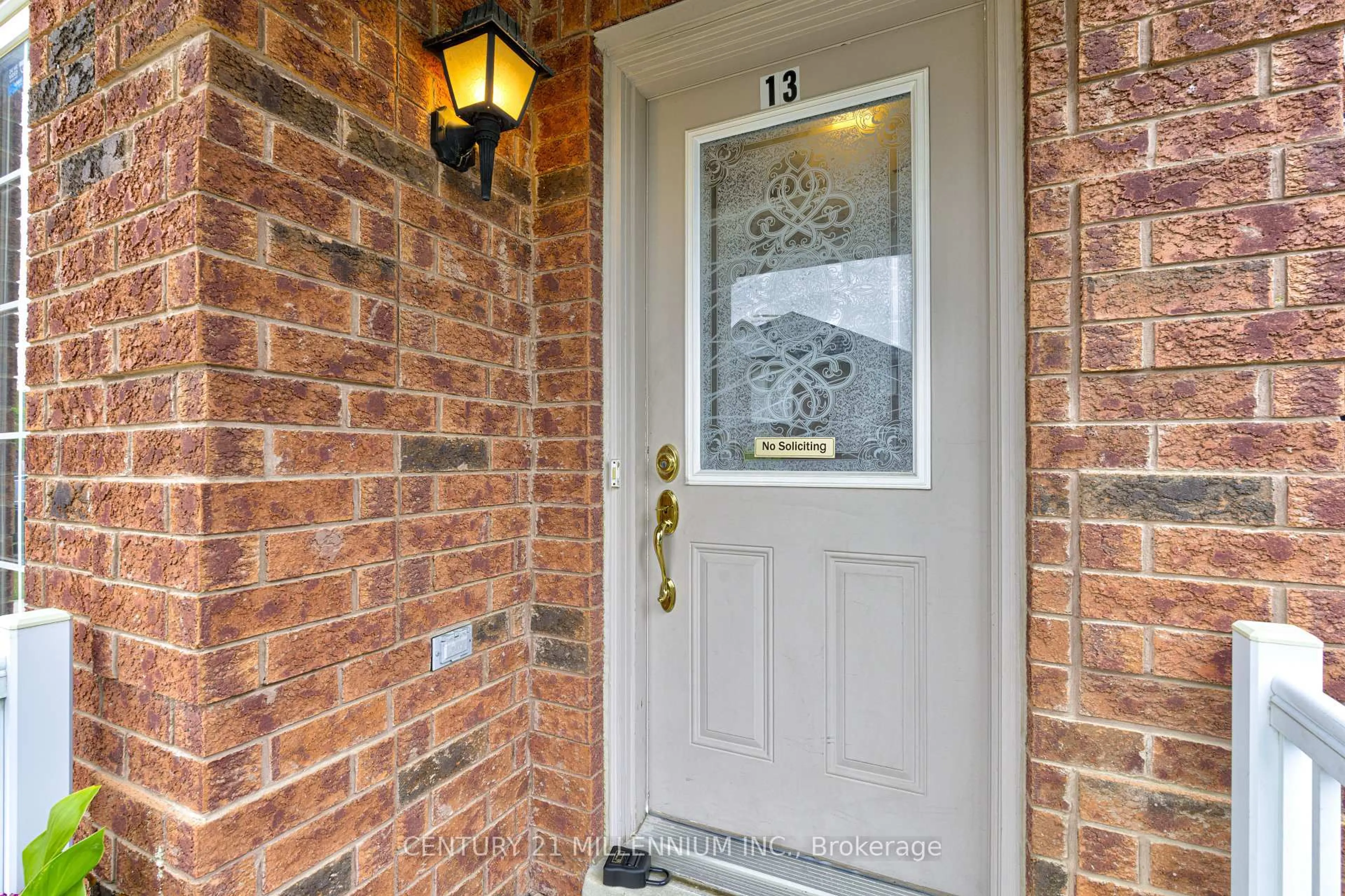 Indoor entryway for 13 Coolwater Dr, Brampton Ontario L6R 0X4