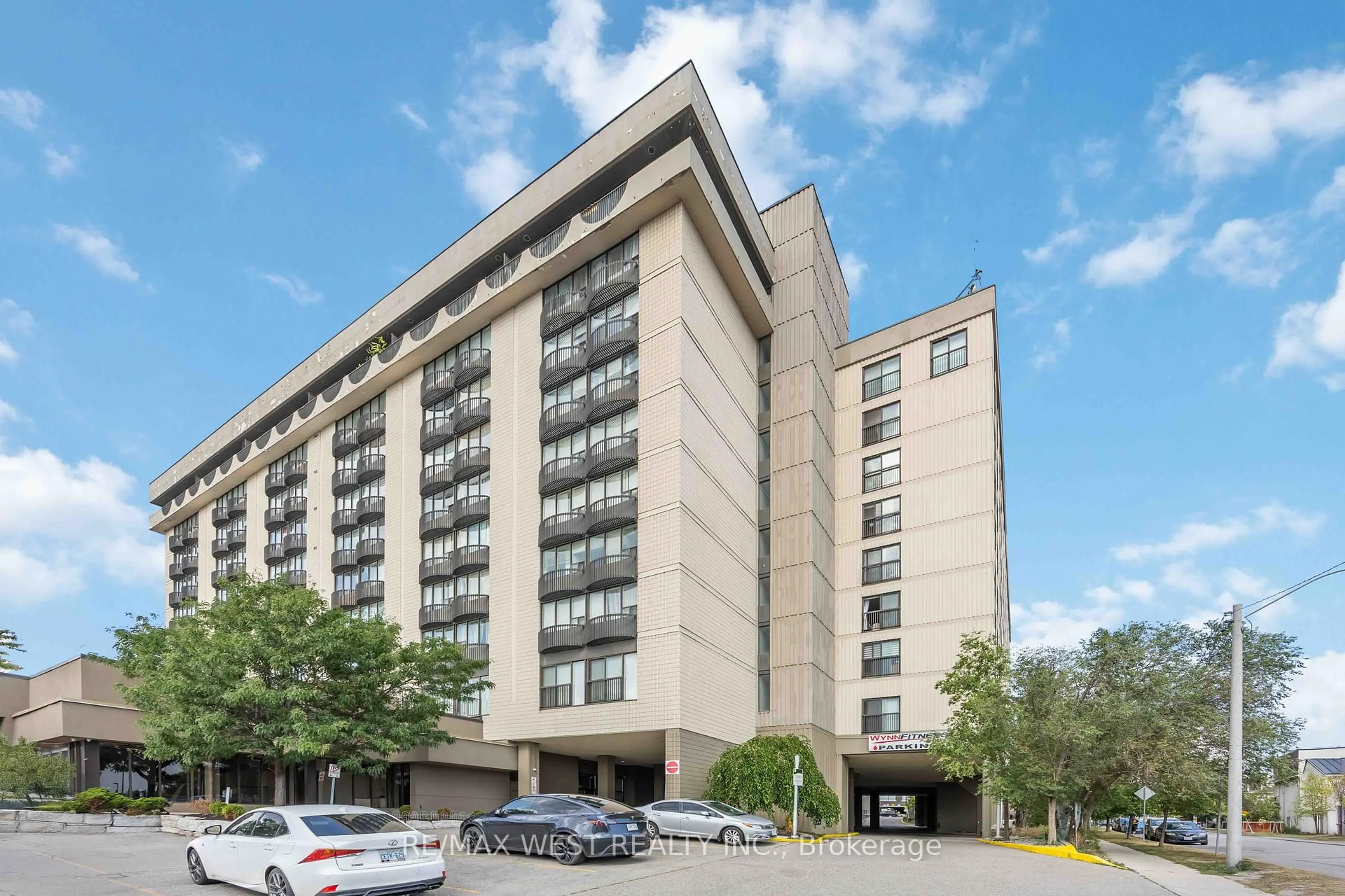 Indoor foyer for 2737 Keele St #629, Toronto Ontario M3M 2E9