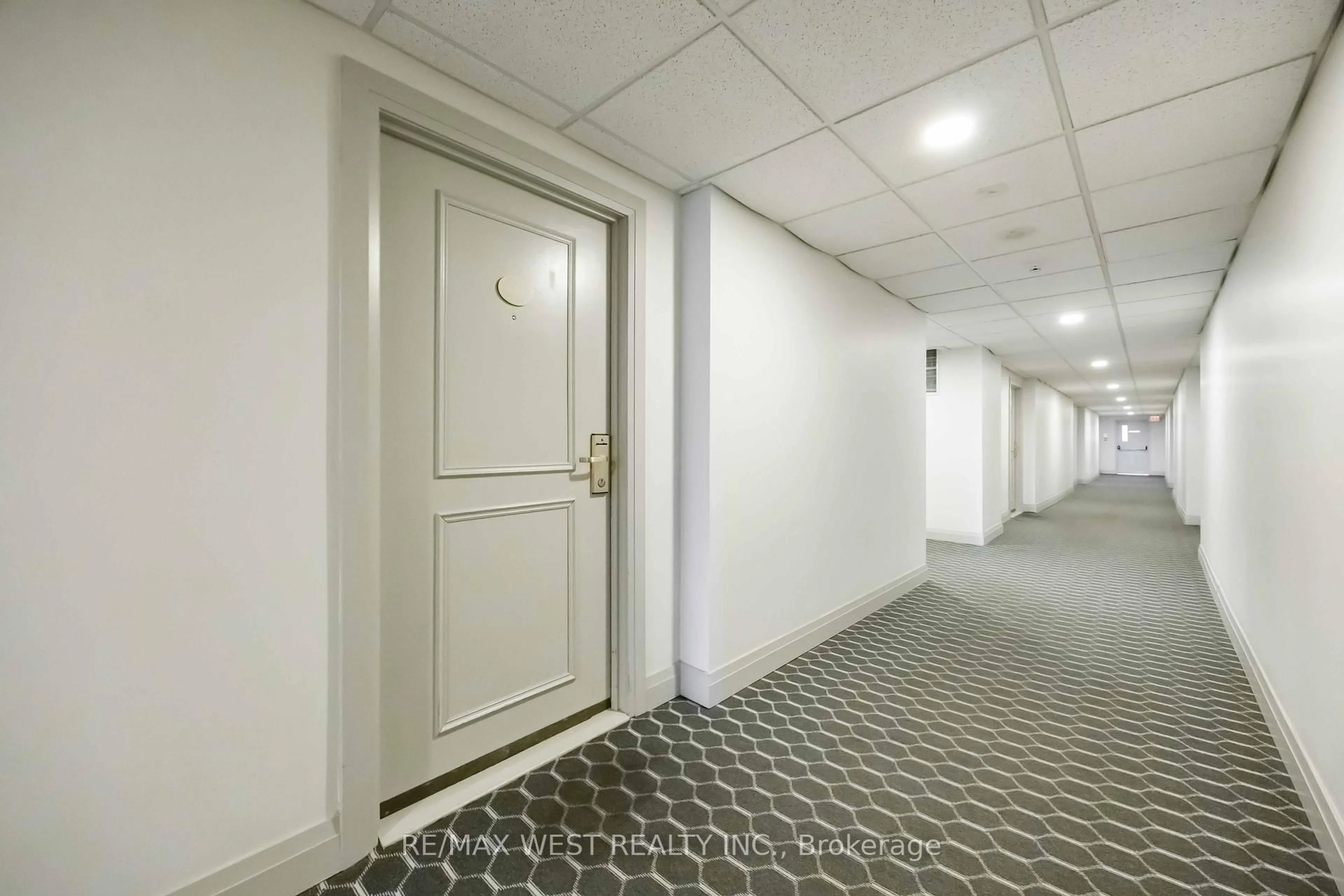 Indoor foyer for 2737 Keele St #629, Toronto Ontario M3M 2E9
